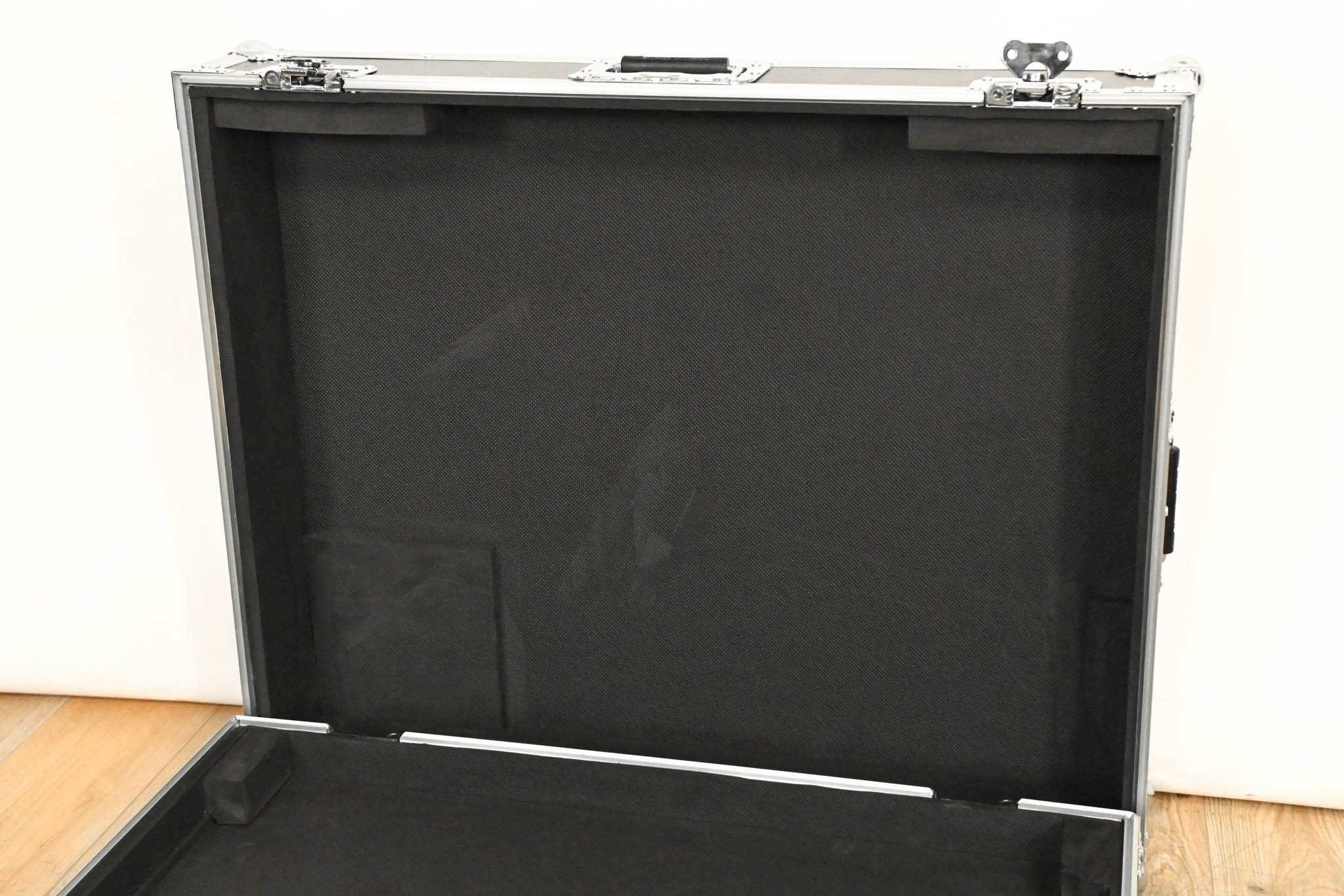 Odyssey FZMGP24XW Flight Case for Yamaha MGP 24X Mixer with Wheels