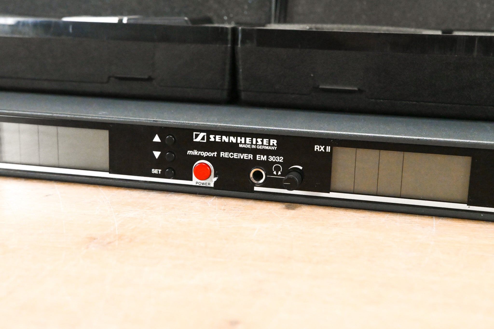 Sennheiser EM 3032-U Mikroport Receiver w/ SK250 Bodypacks 506-530 MHz