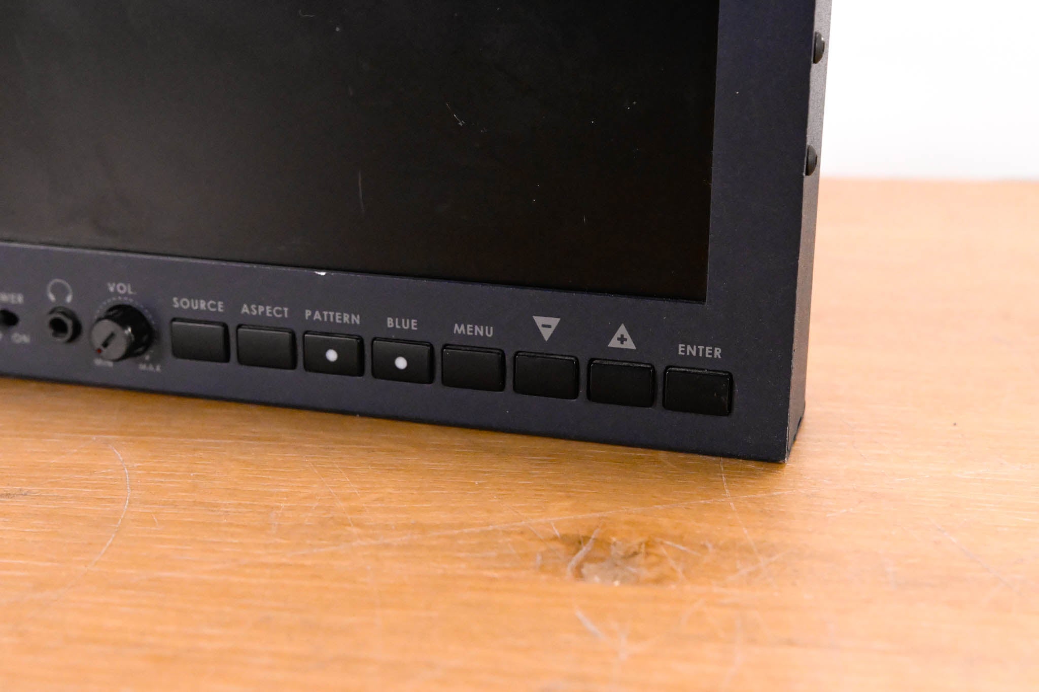 Datavideo TLM-700HD 7" HD/SD TFT LCD Monitor w/ V-Mount Battery Adapter