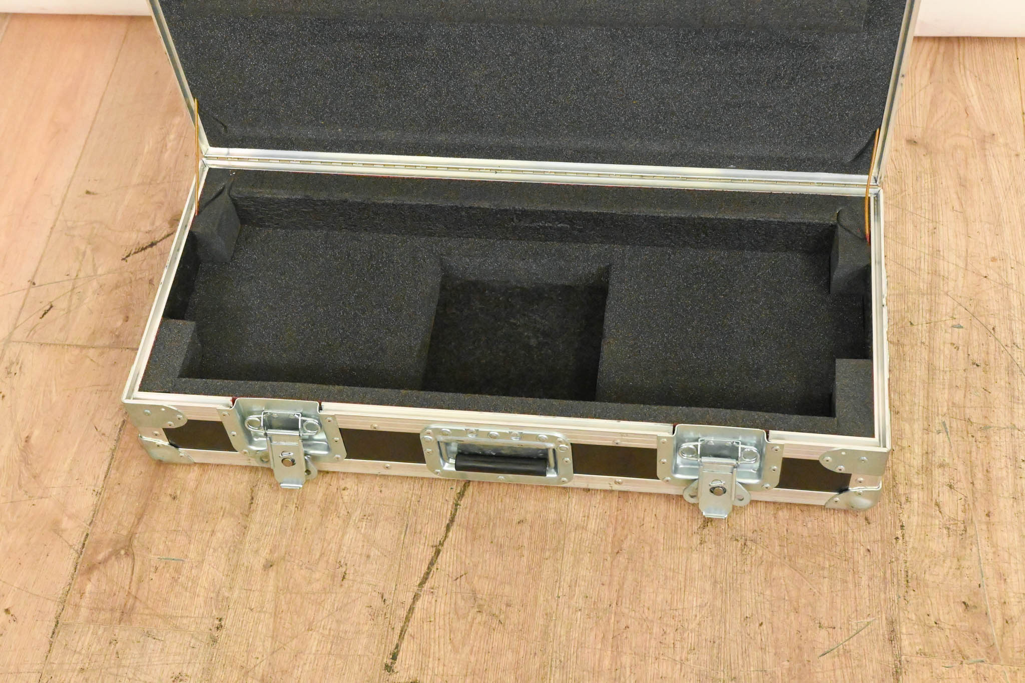 MT Cases Road Case - Interior Dimensions 30" x 12.5" x 7"