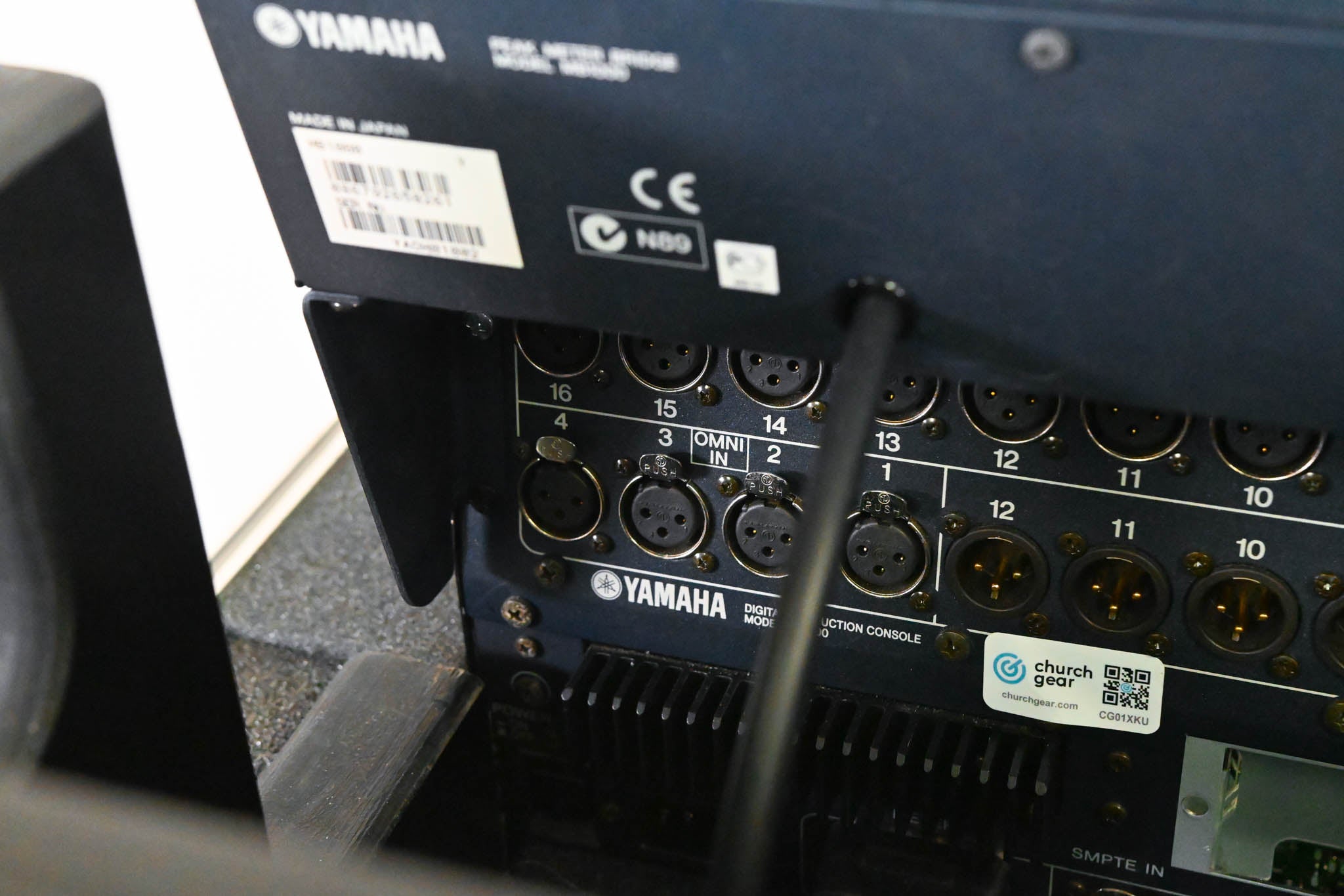 Yamaha DM1000 48-Channel Digital Audio Mixing Console w/ Road Case