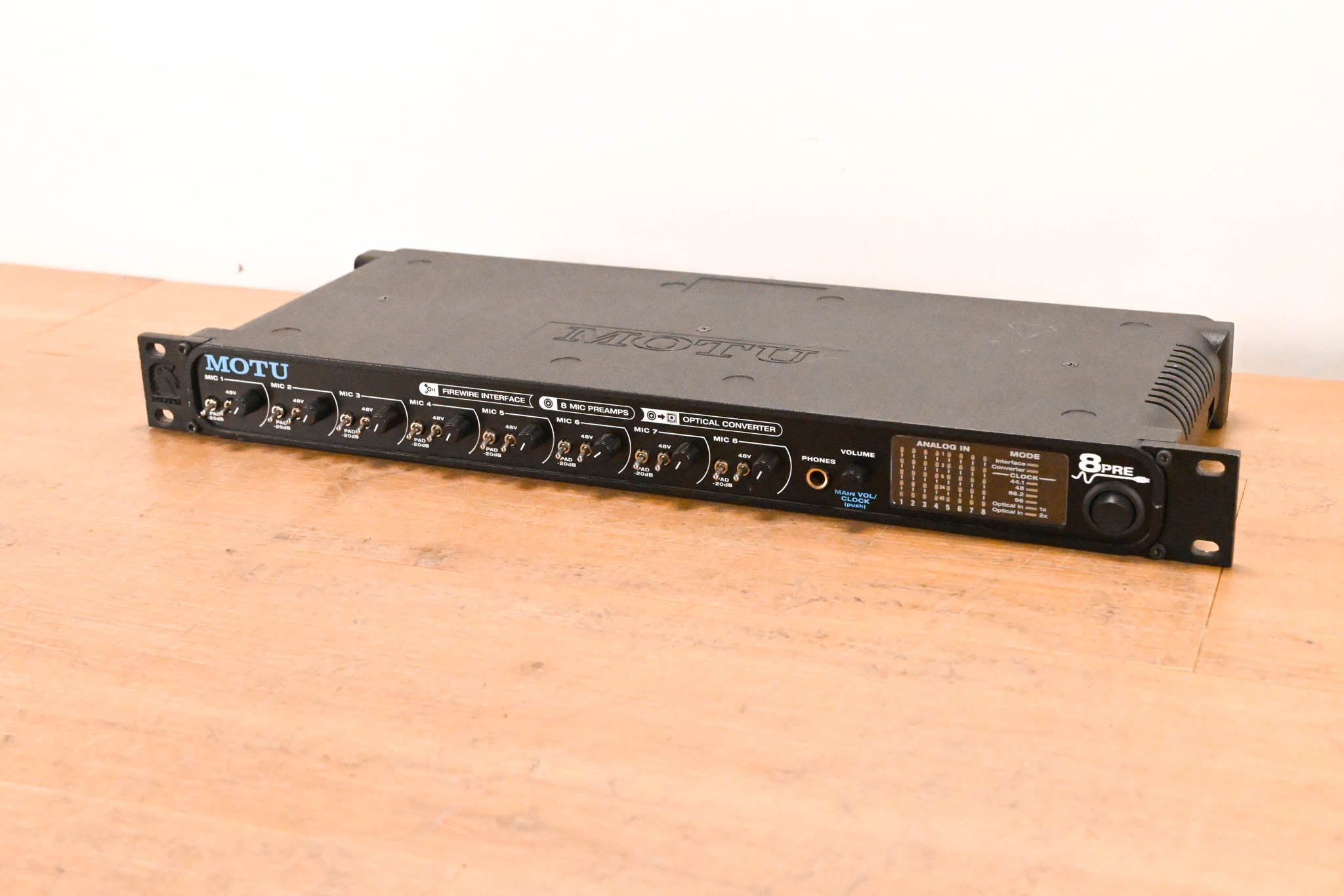 MOTU 8pre 16x12 FireWire Audio Interface with 8 Mic Inputs