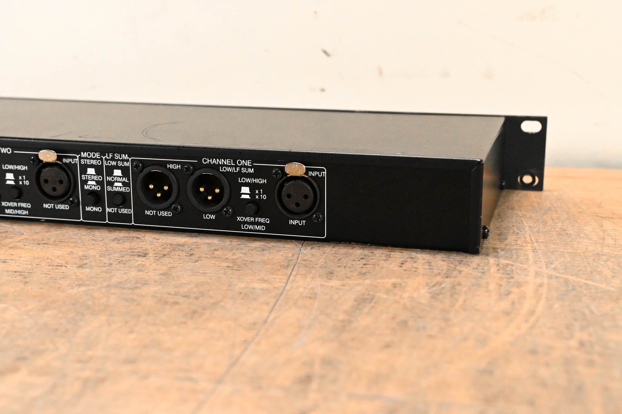 dbx 223XL Stereo 2-Way / Mono 3-Way Crossover