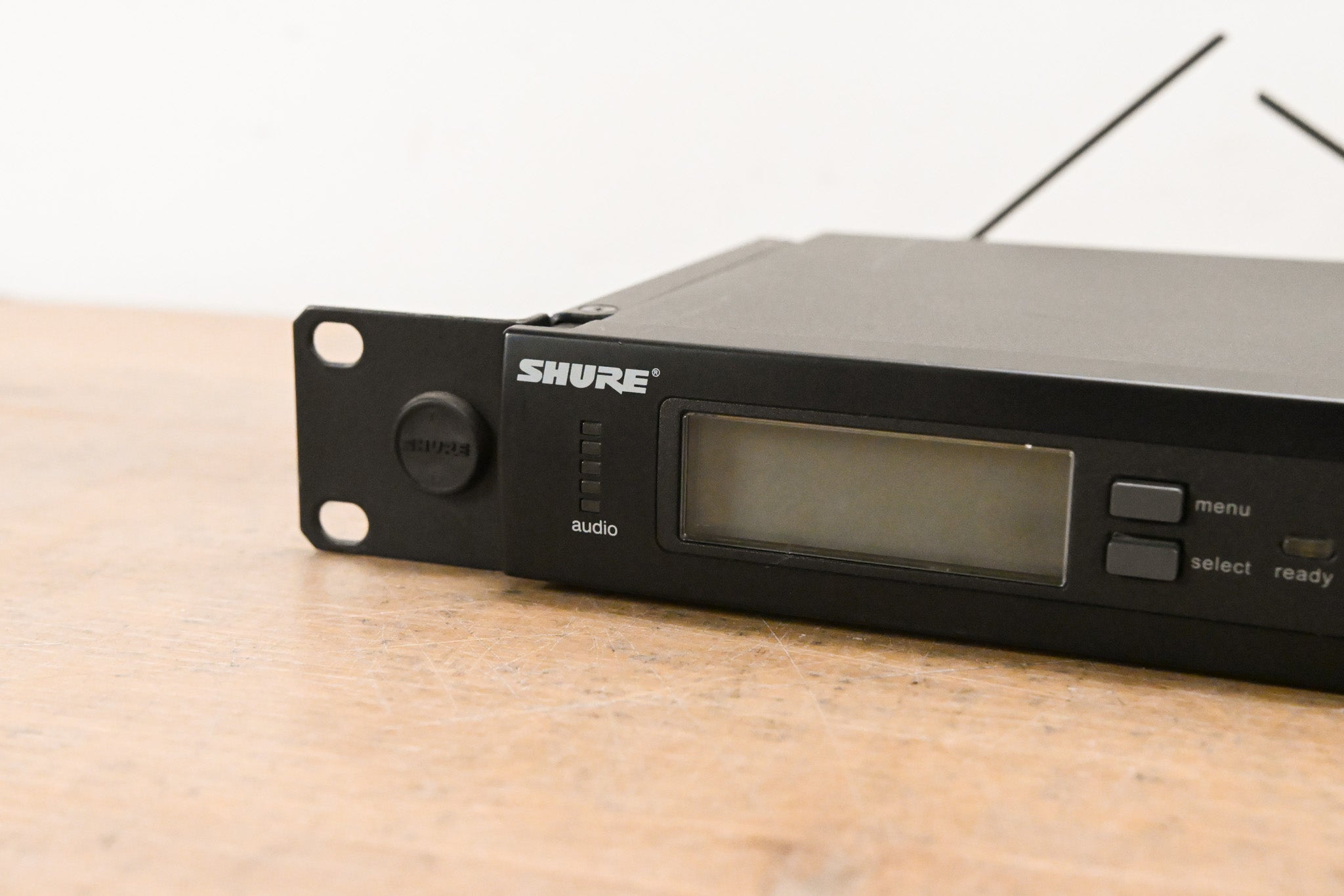 Shure SLX4 Wireless Receiver - L4 Band: 638-662 MHz (NO POWER SUPPLY)