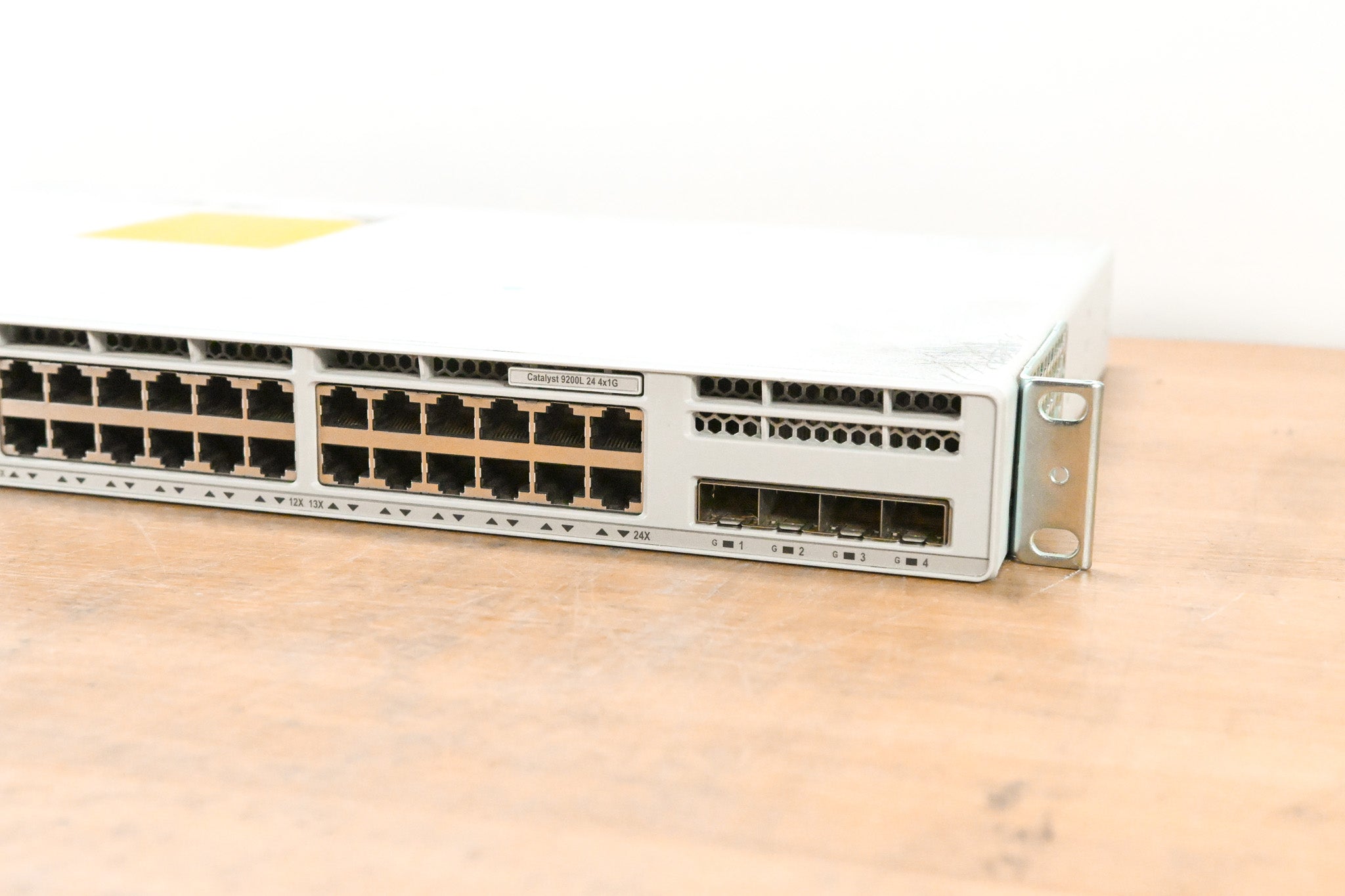 Cisco Catalyst C9200L-24T-4G-E V01 24-Port PoE+ Switch with 4x1G Uplinks