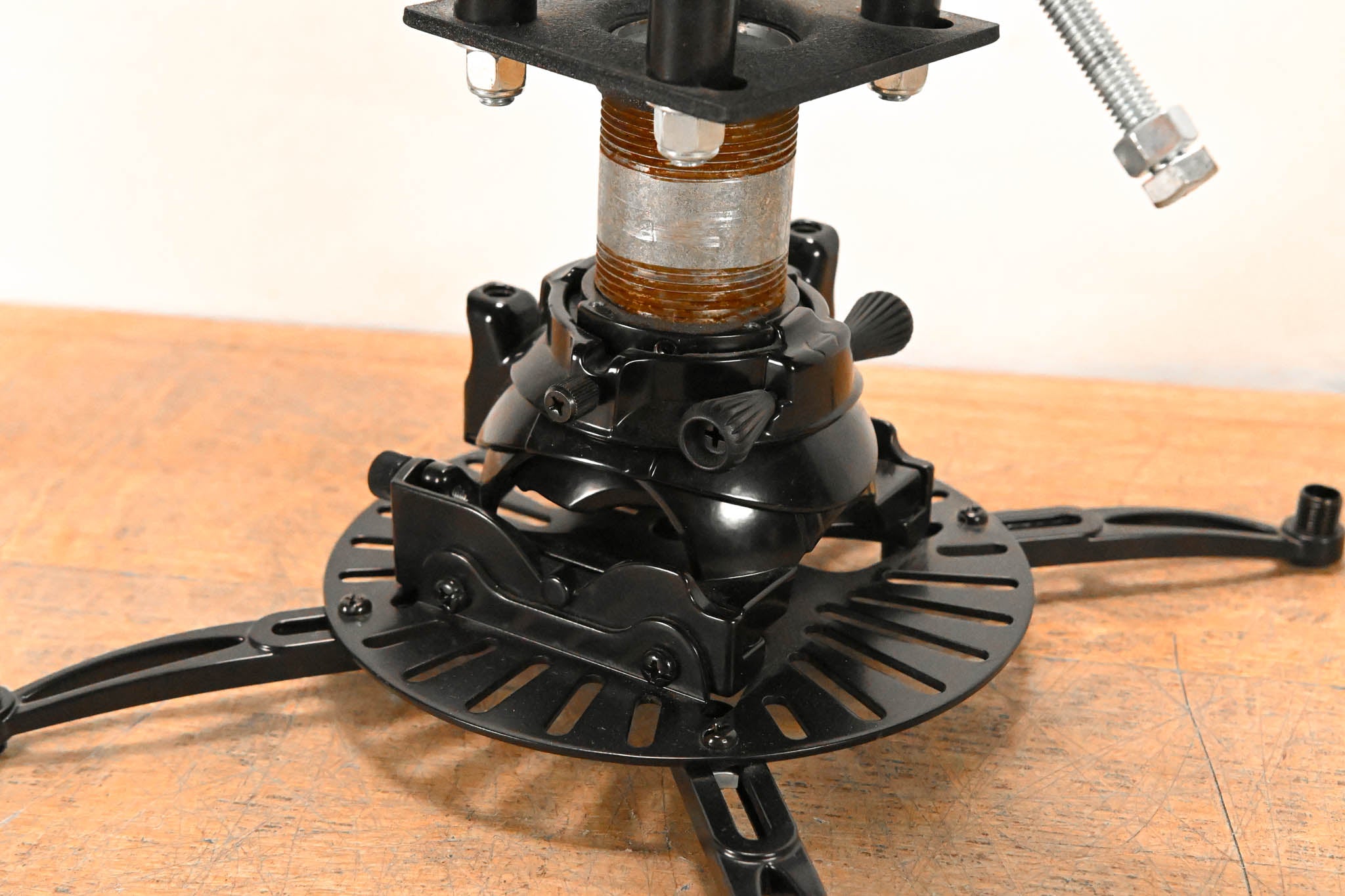 Chief CMA362 C-Clamp Pipe Mount with Premier Mounts PDS-PLUS Mount