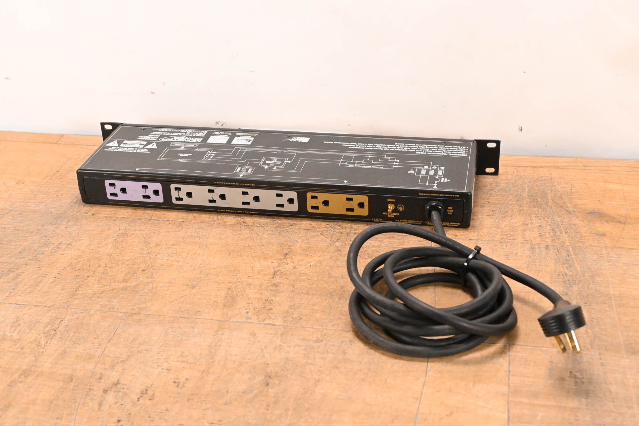 Monster Power PRO 900 PowerCenter Power Conditioner