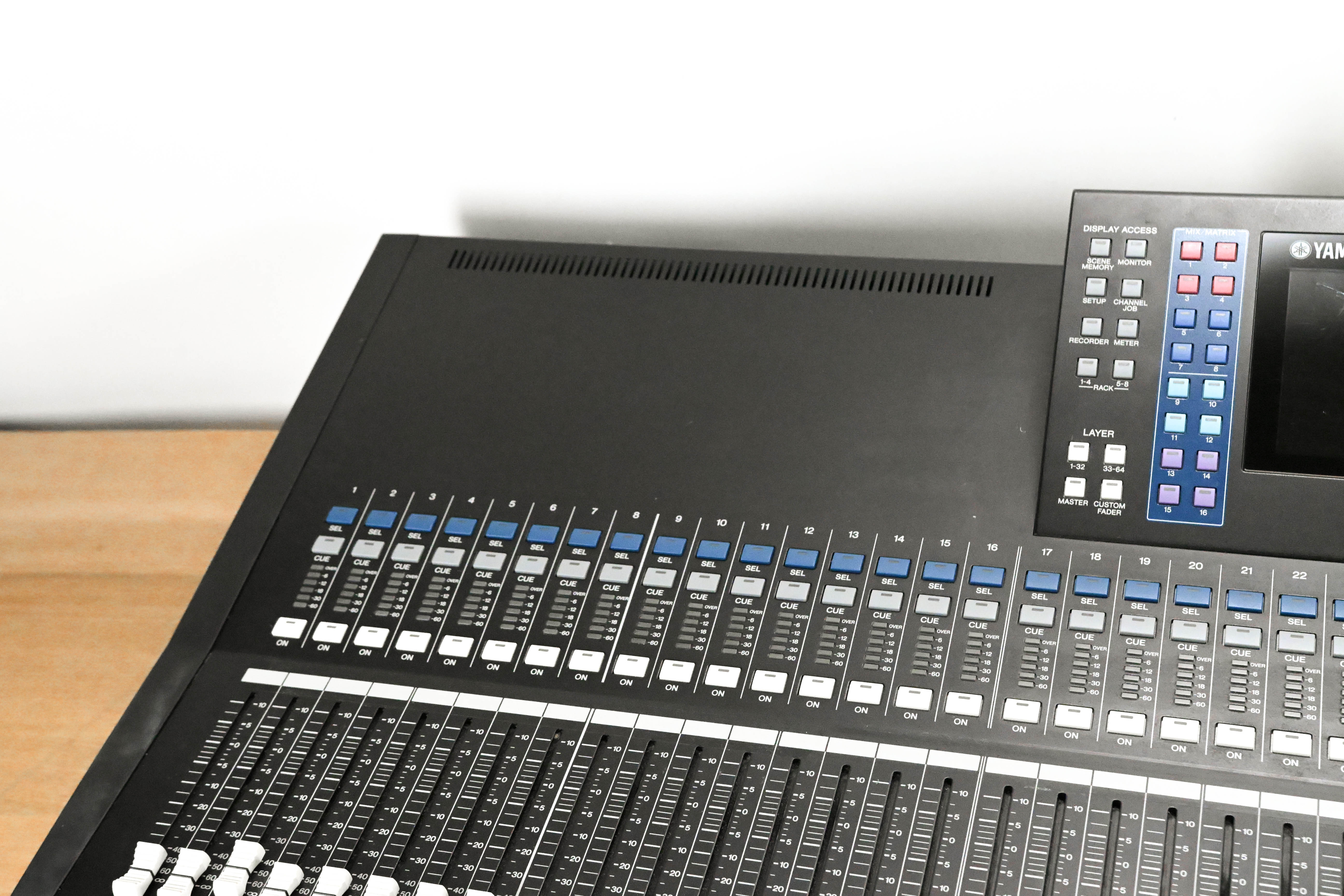 Yamaha LS9-32 32-Input Digital Mixing Console
