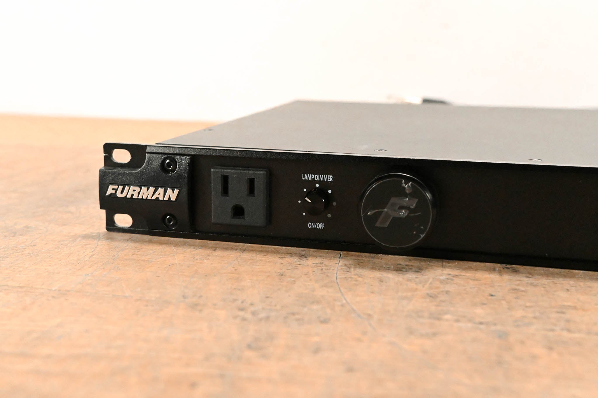 Furman PL-8C 15A Classic Series Power Conditioner with Lights