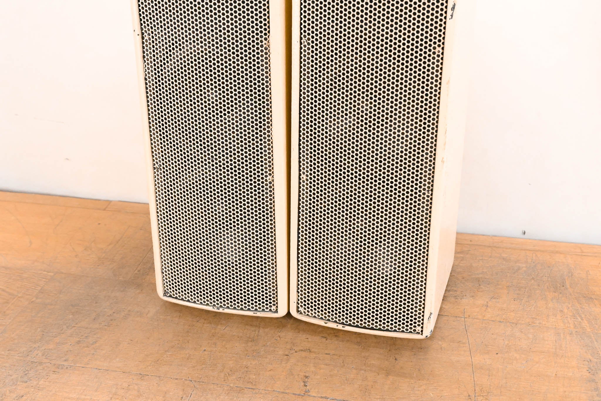 EAW UB52 Two-Way Full-Range Loudspeaker - White (PAIR)