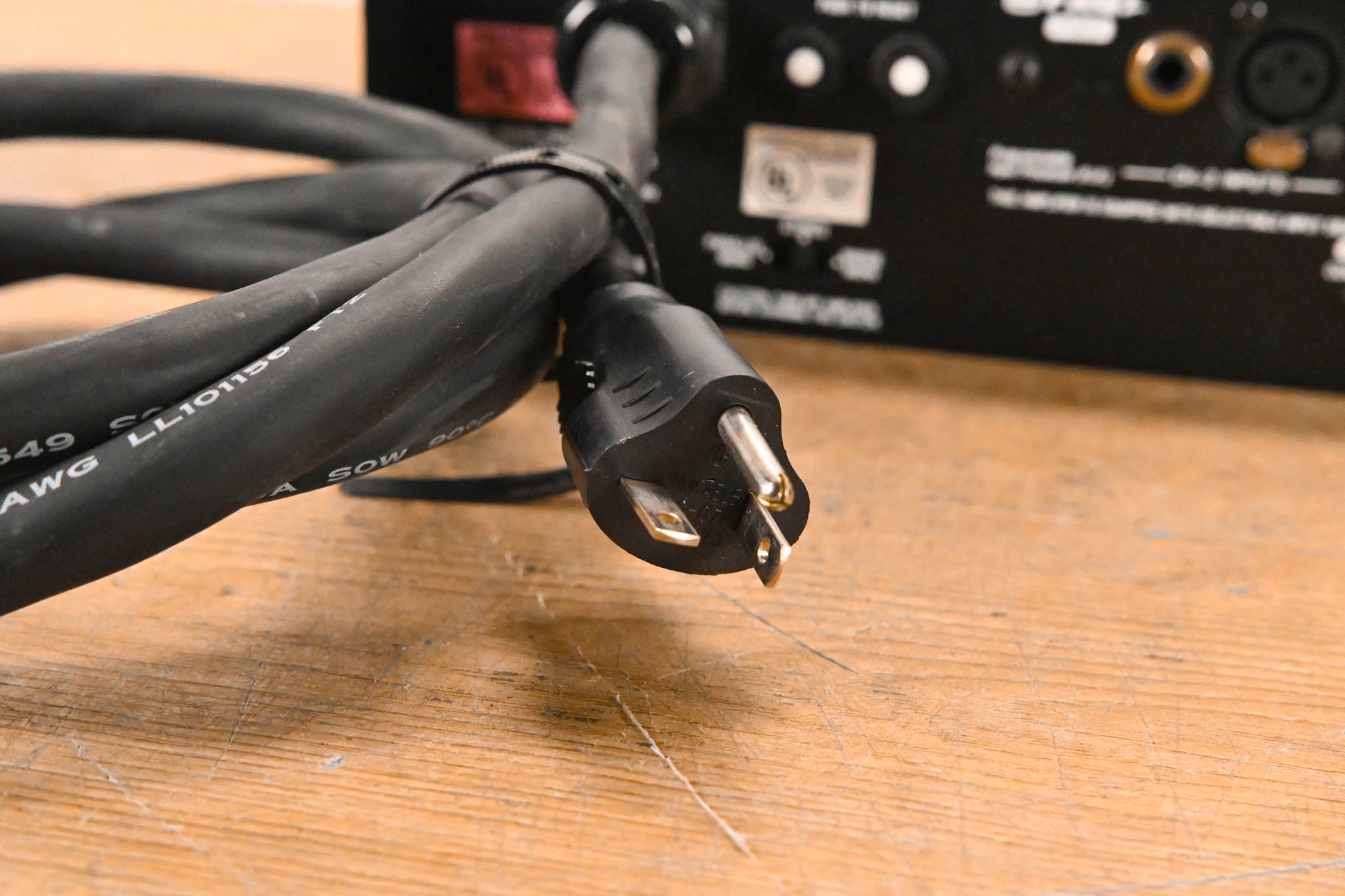 Crown Macro-Tech 2402 2-Channel Power Amplifier