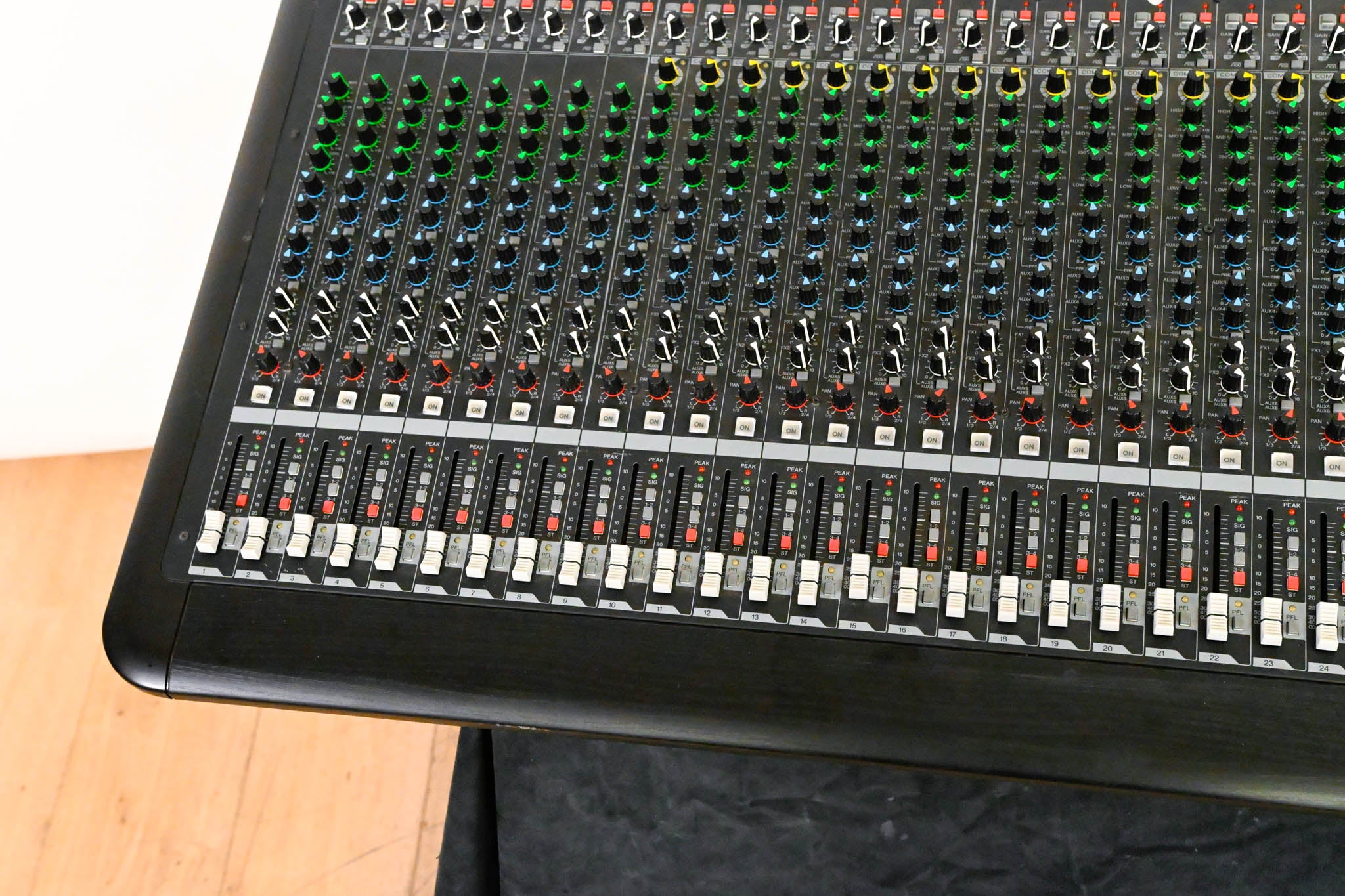 Yamaha MGP32X 32-Channel Mixer with USB and Effects