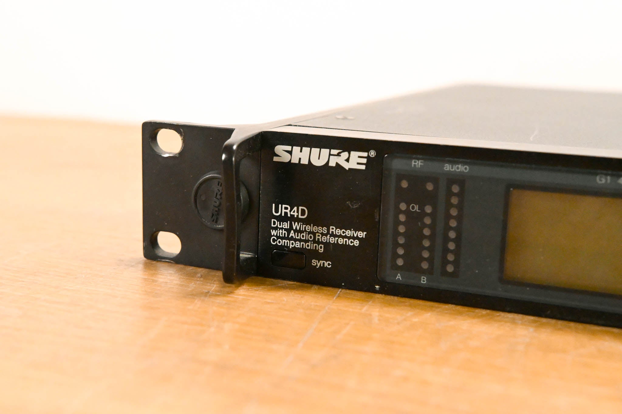 Shure UR4D Dual Wireless Receiver - G1 Band - 470-530 MHz