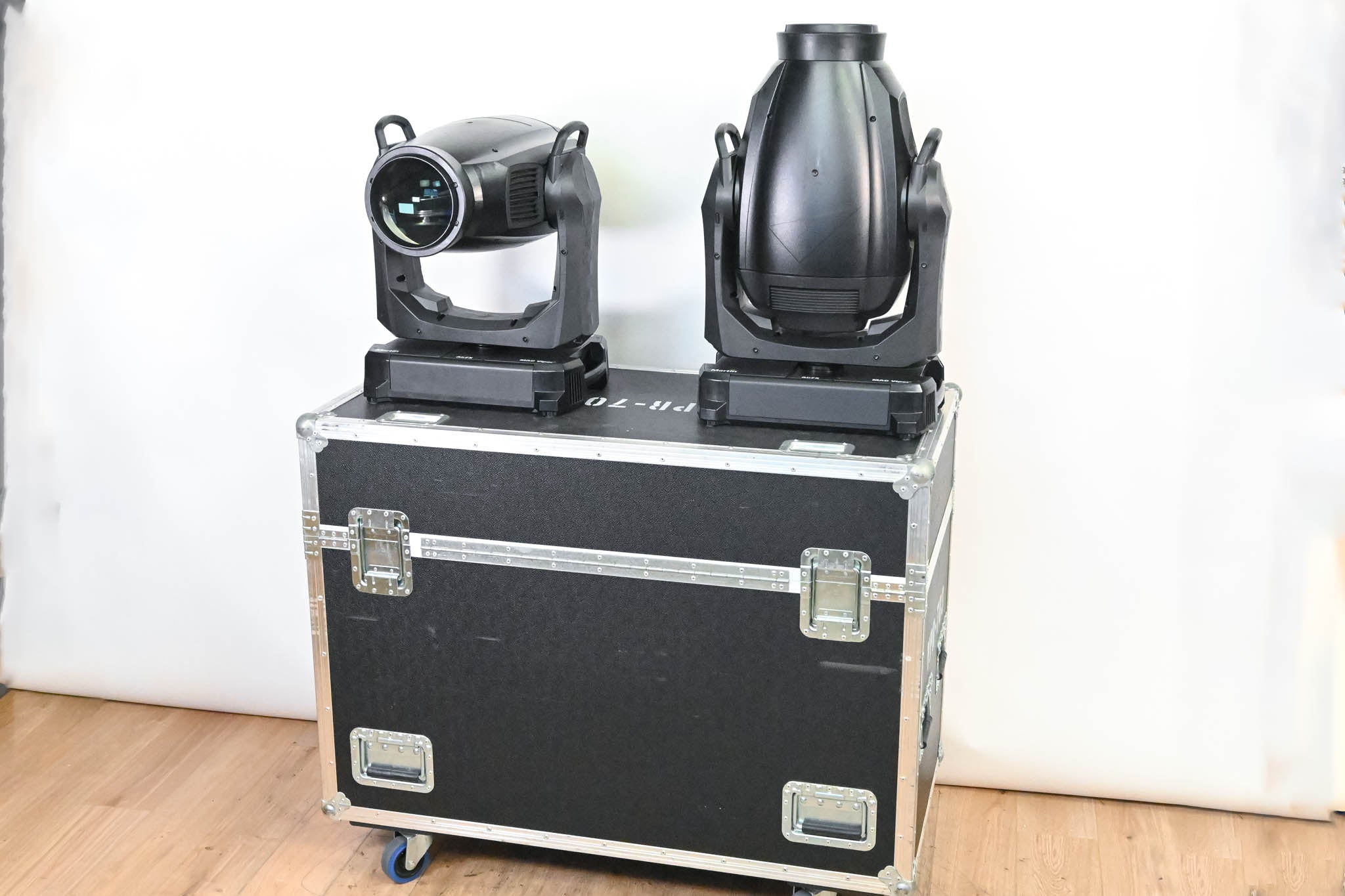 Martin MAC Viper AirFX Aerial Effects Fixture Pair with Flight Case