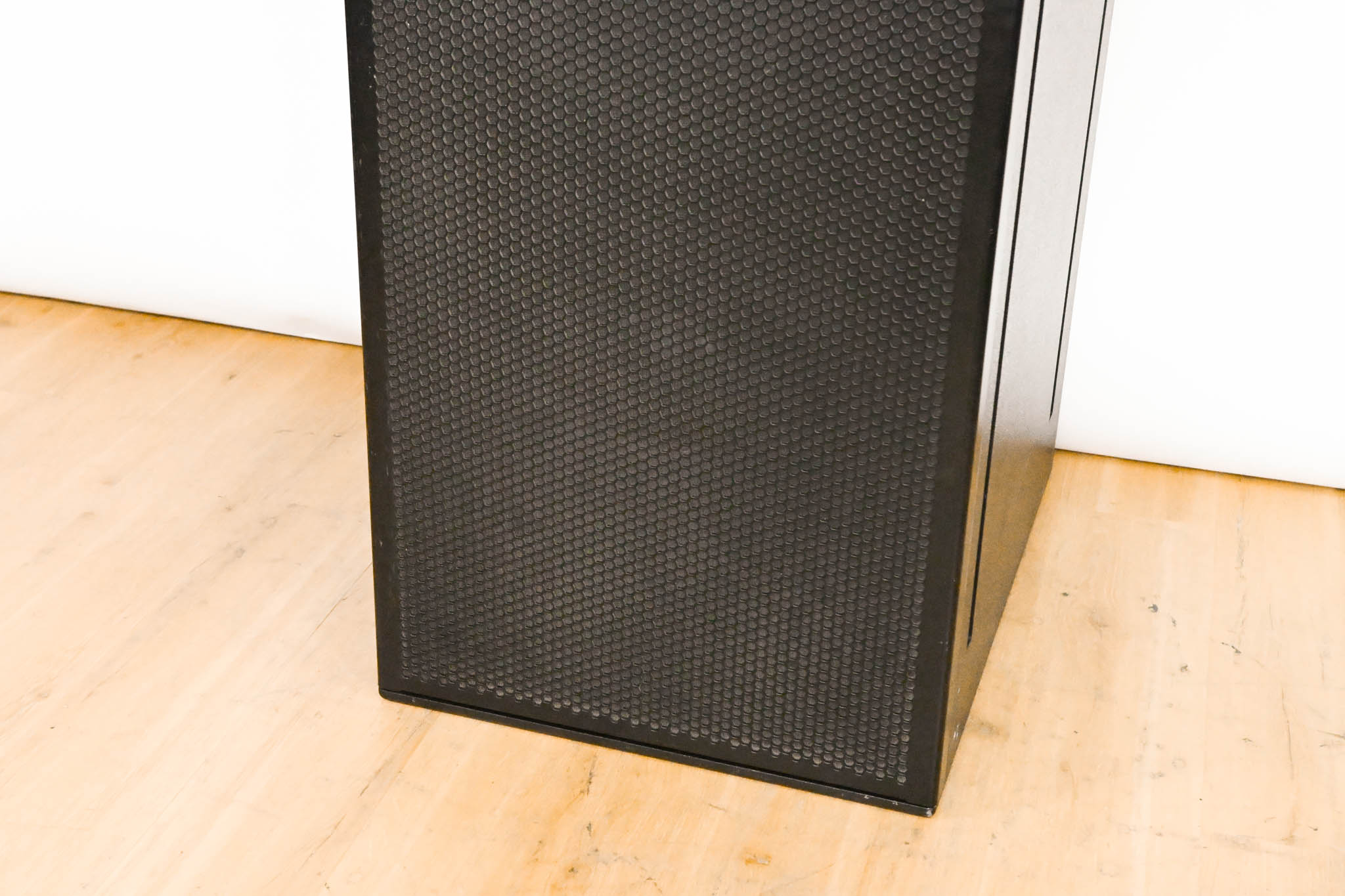 Meyer Sound 700-HP UltraHigh-Power Dual 18" Powered Subwoofer