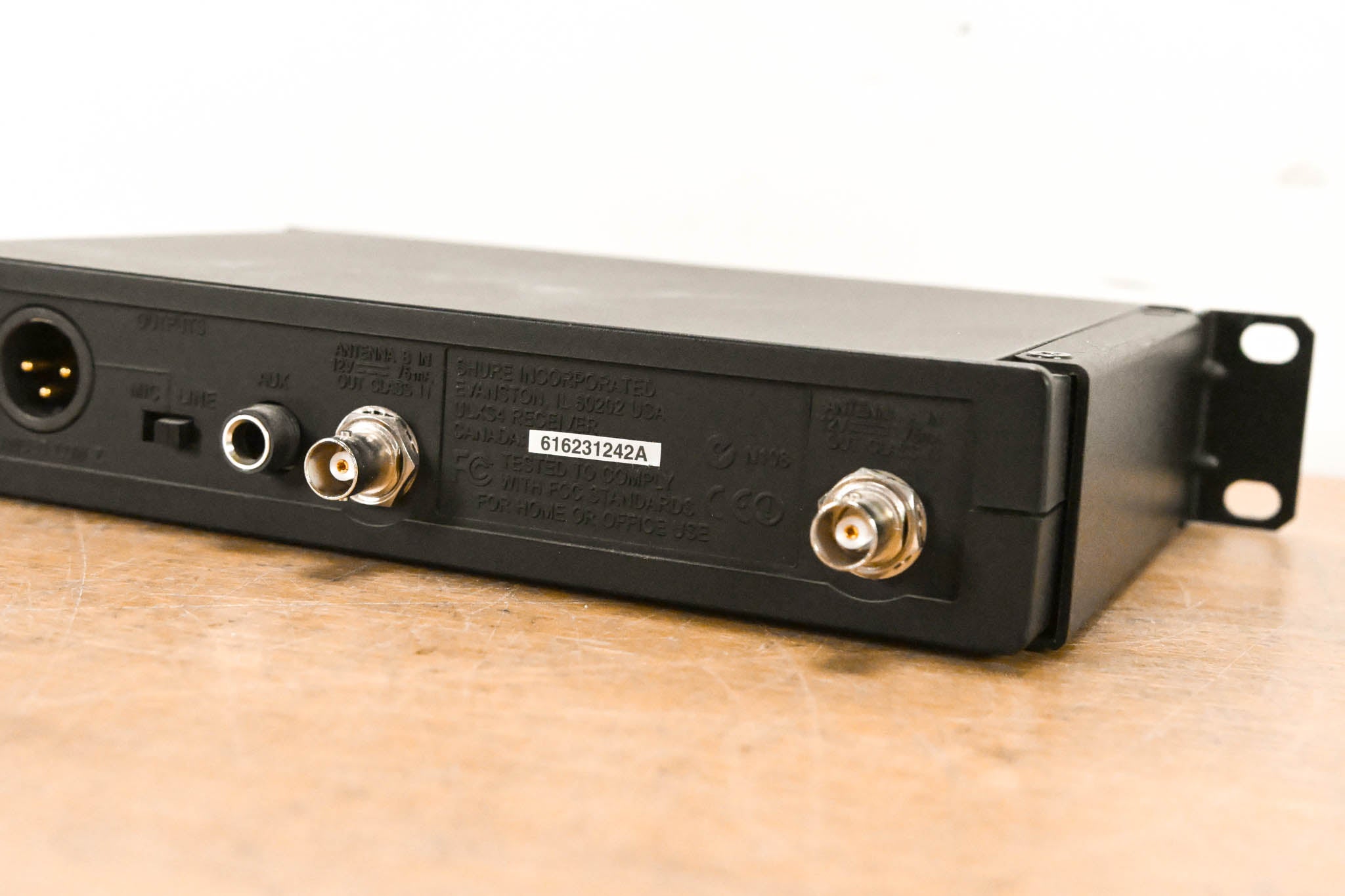 Shure ULXS4 Wireless Receiver - M1 Band: 662-698 MHz (NO POWER SUPPLY)