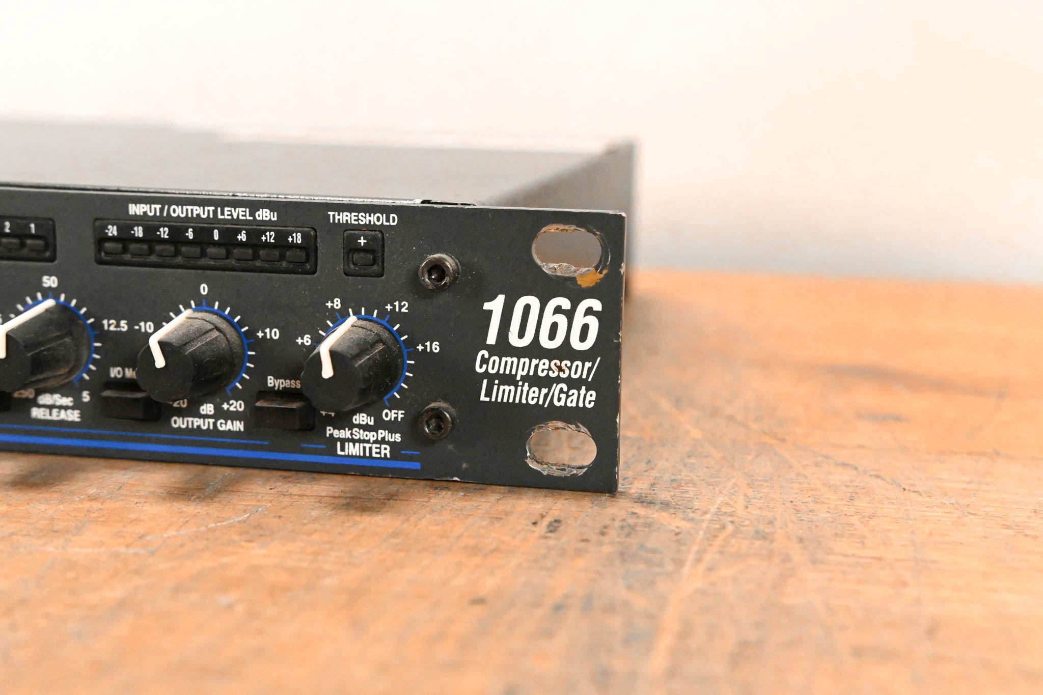 dbx 1066 2-Channel Compressor/Limiter/Gate