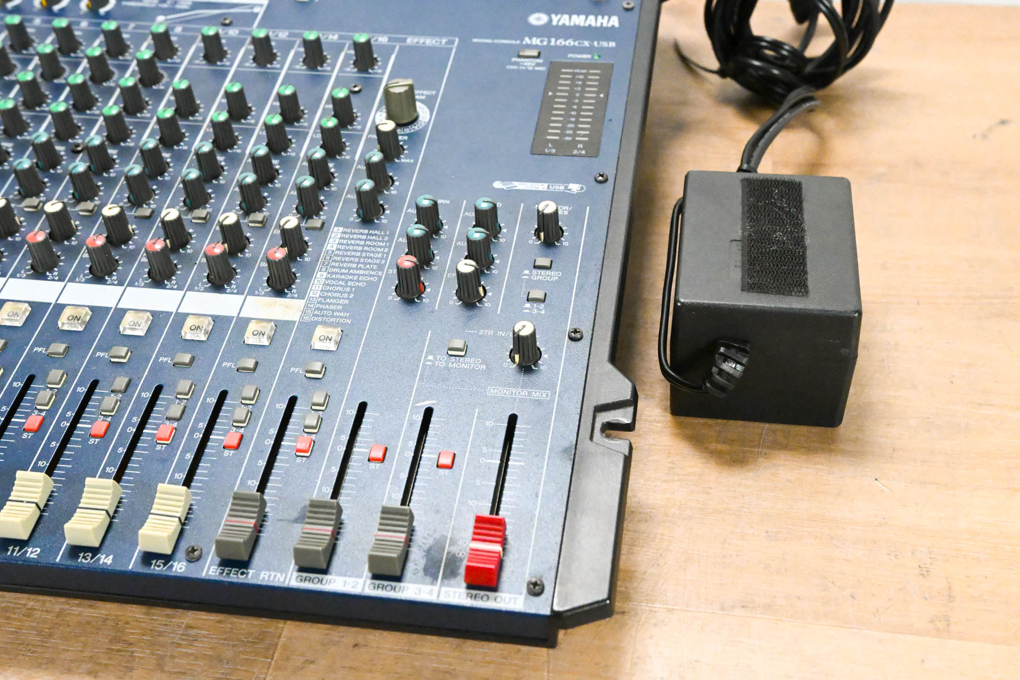 Yamaha MG166CX-USB 16-Channel 4-Bus Rack-Mountable Mixer with USB