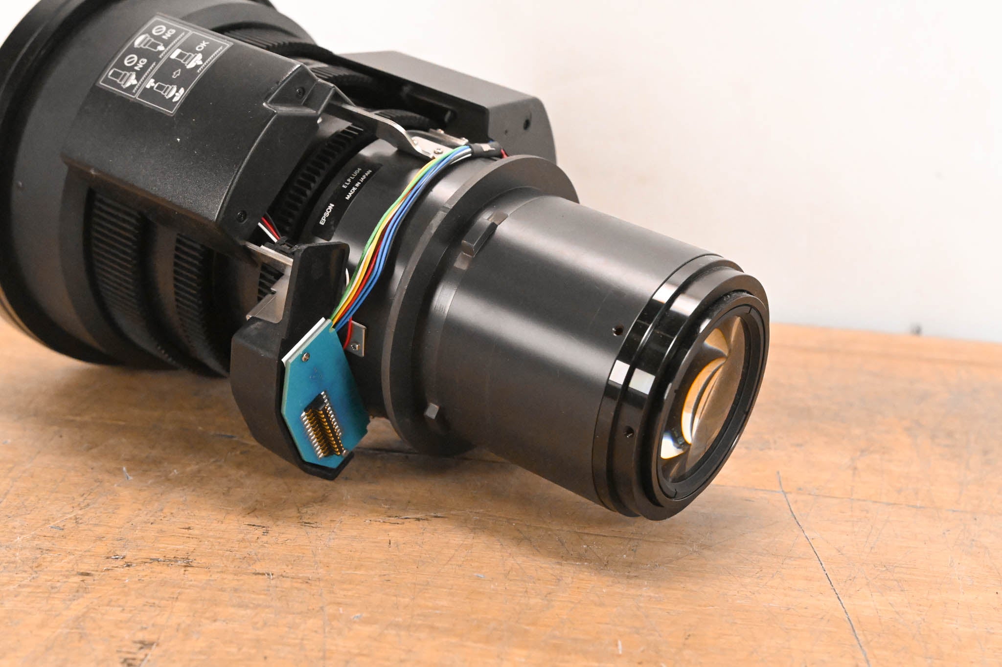 Epson ELPLU04 Short-Throw Zoom Lens #2