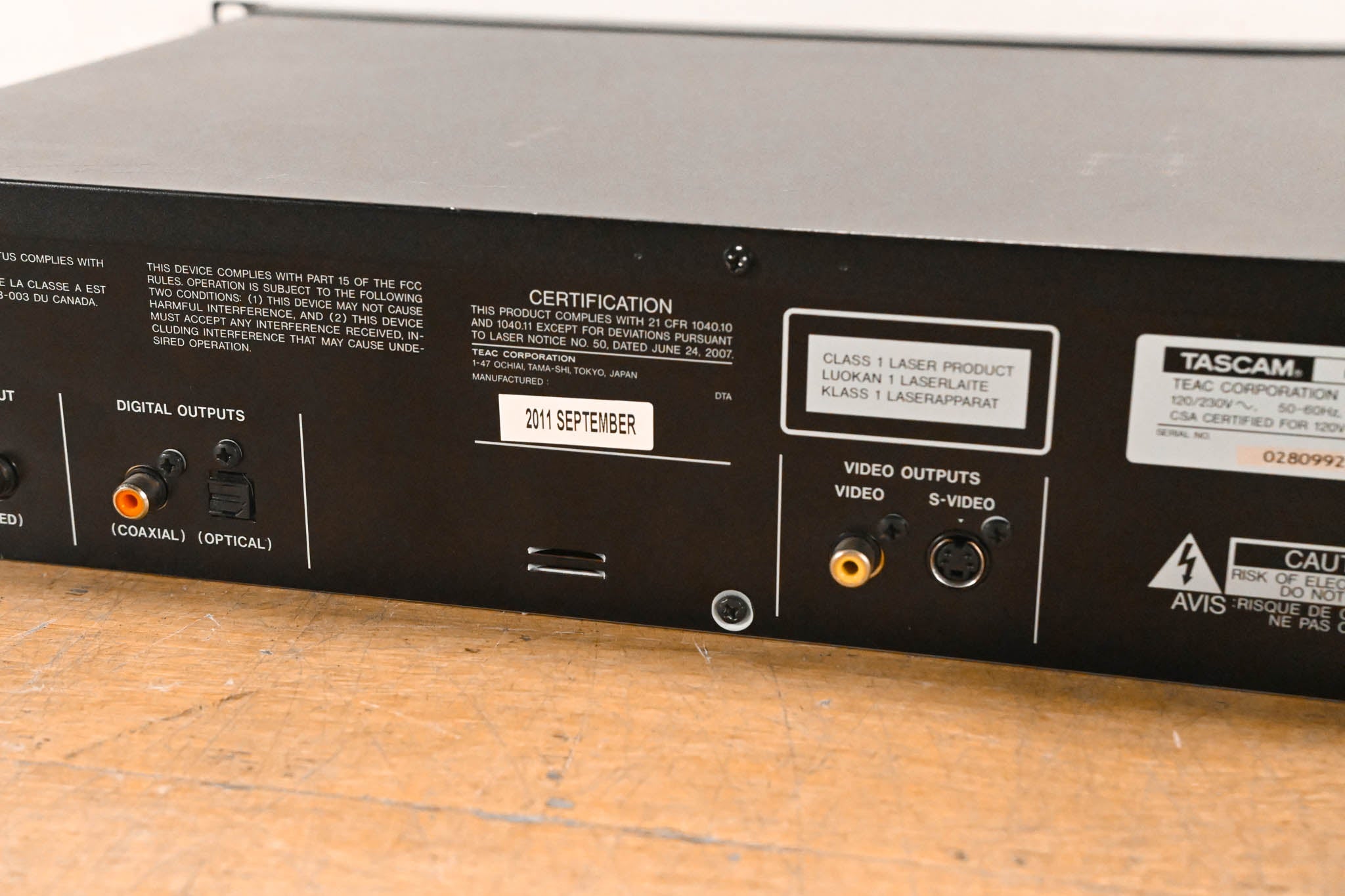 TASCAM CD-200i Rackmountable CD Player with iPod Dock