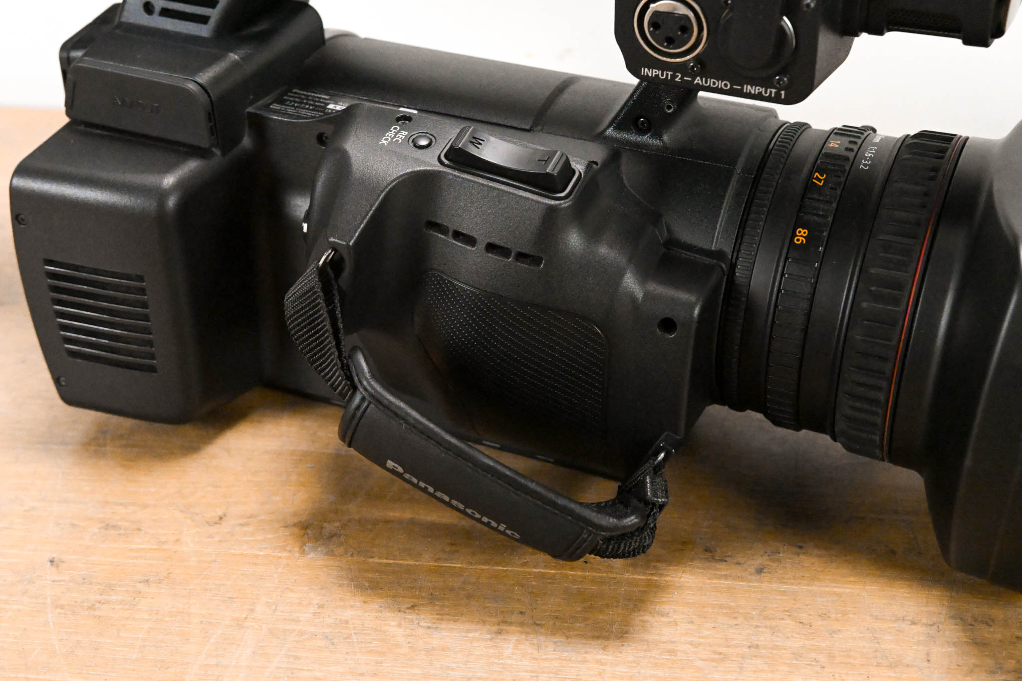 Panasonic AG-HPX250P P2 HD Handheld Camcorder