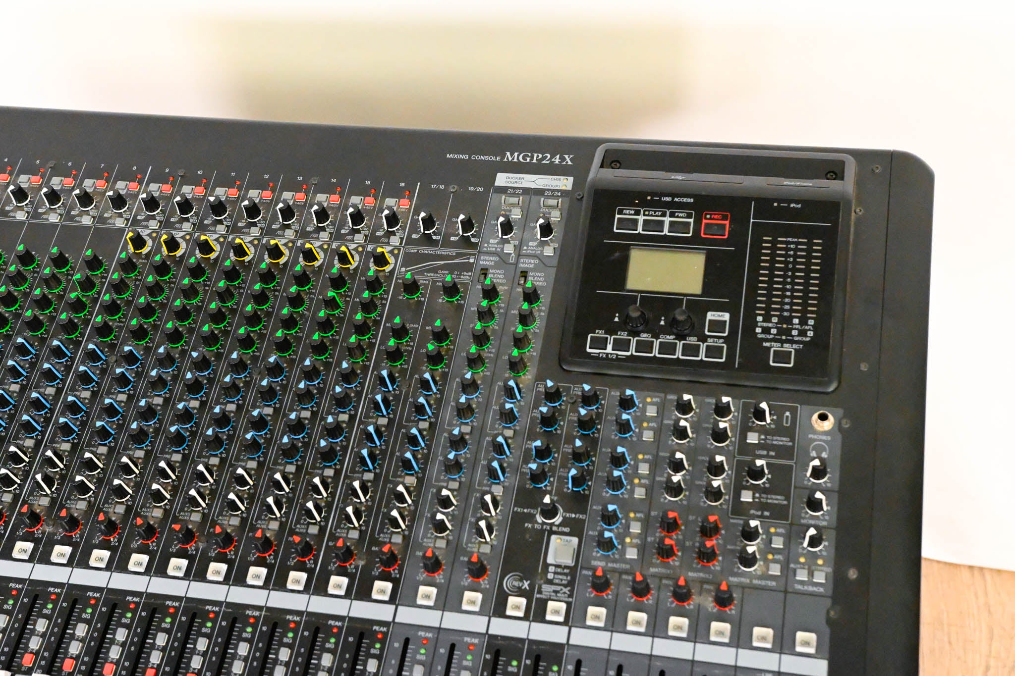 Yamaha MGP24X 24-Channel Mixer with USB and Effects