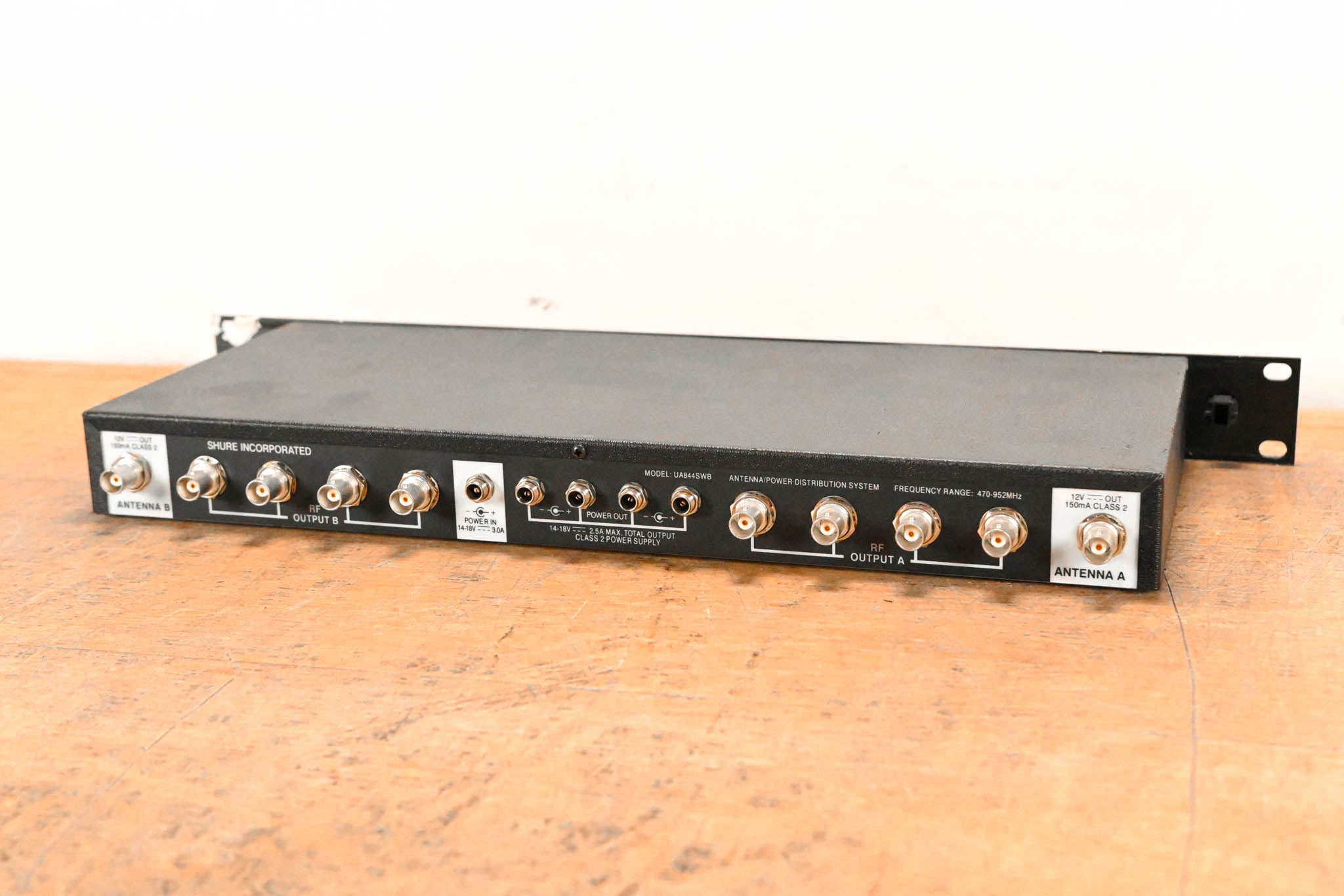 Shure UA844SWB Antenna Distribution System - 470-952 MHz NO POWER SUPPLY