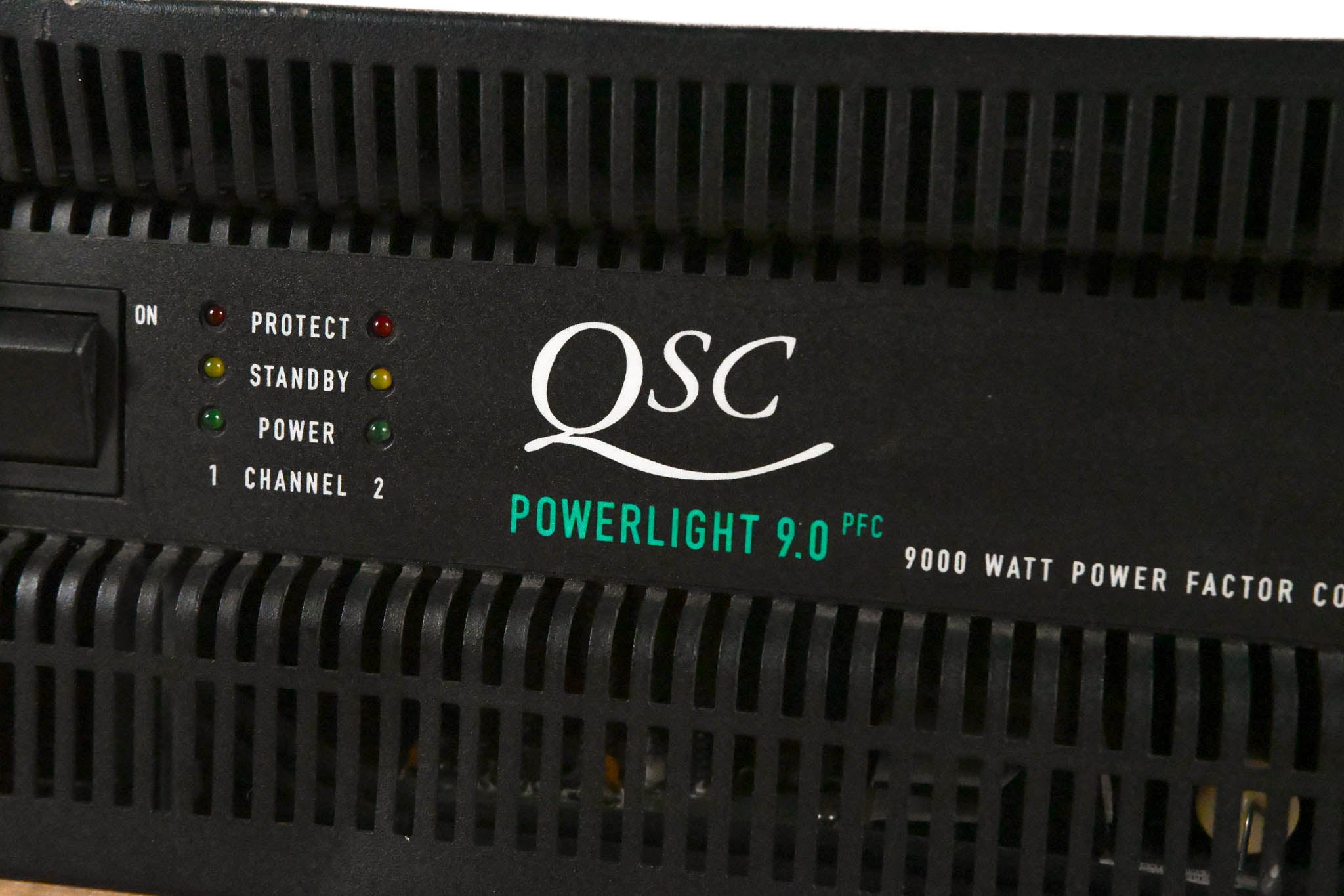 QSC PowerLight 9.0 PFC Power Factor Corrected 2-Channel Power Amplifier