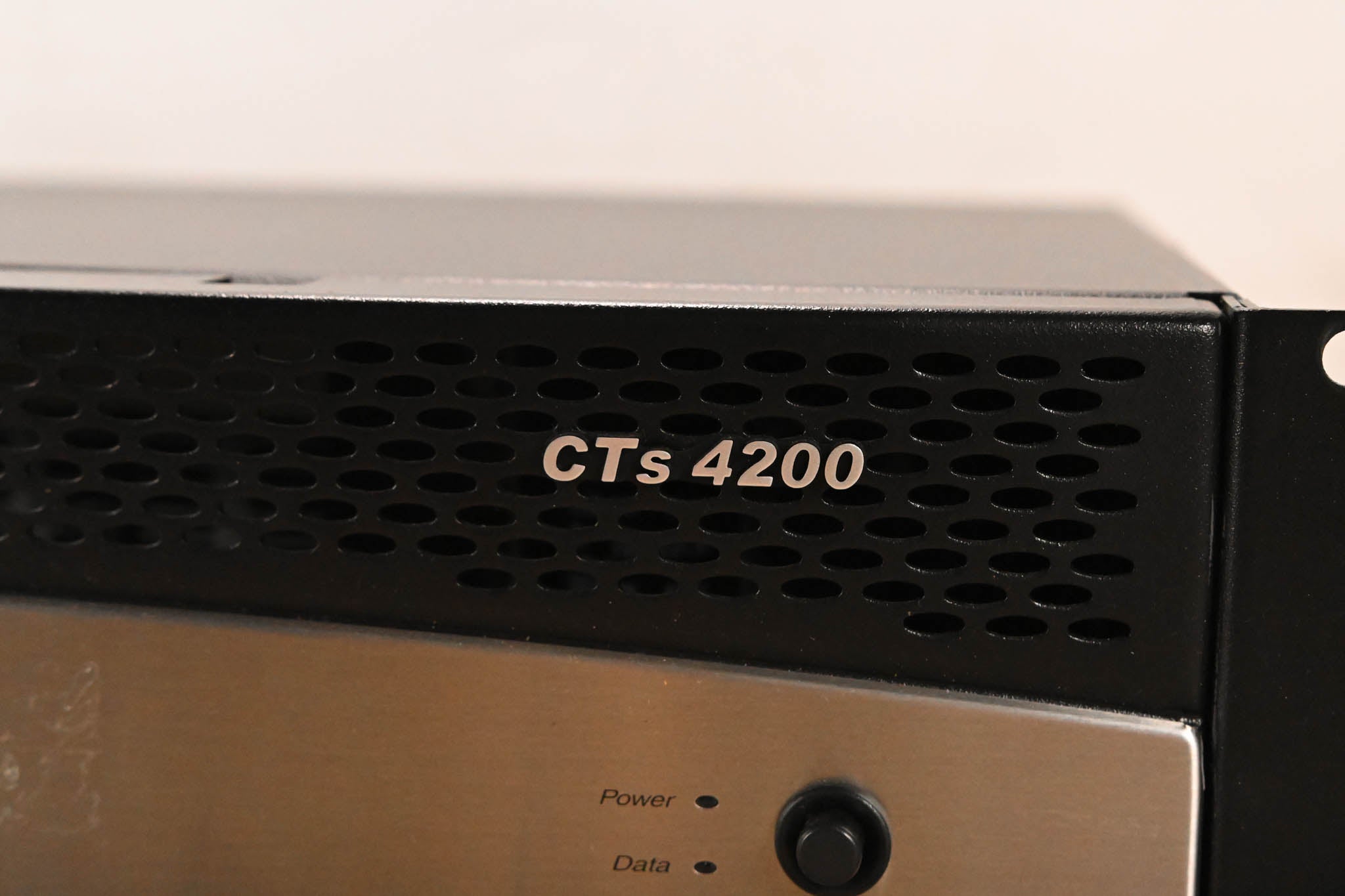 Crown CTs 4200 Four-Channel, 260W Power Amplifier