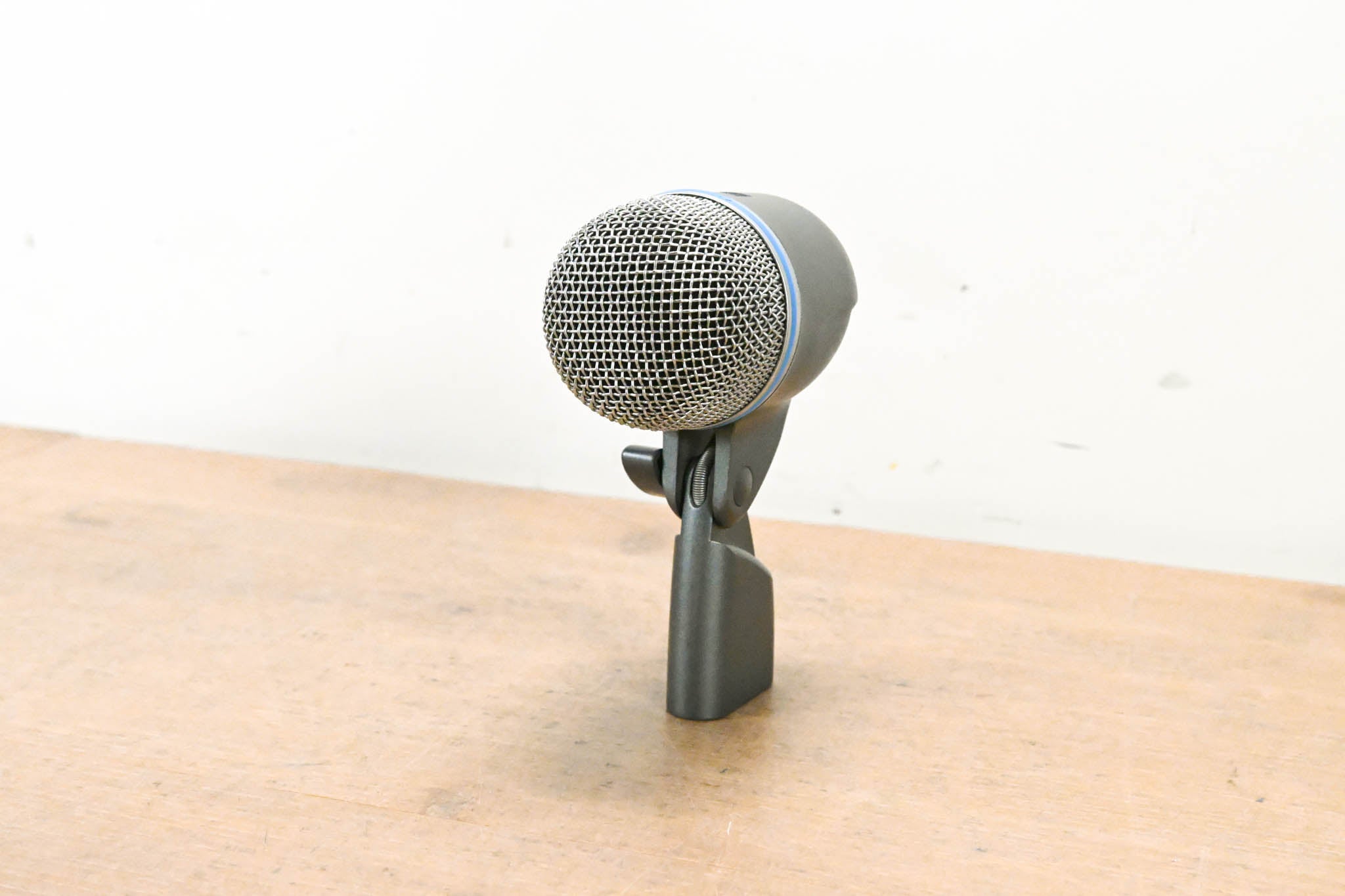 Shure Beta 52A Supercardioid Dynamic Kick Drum Microphone
