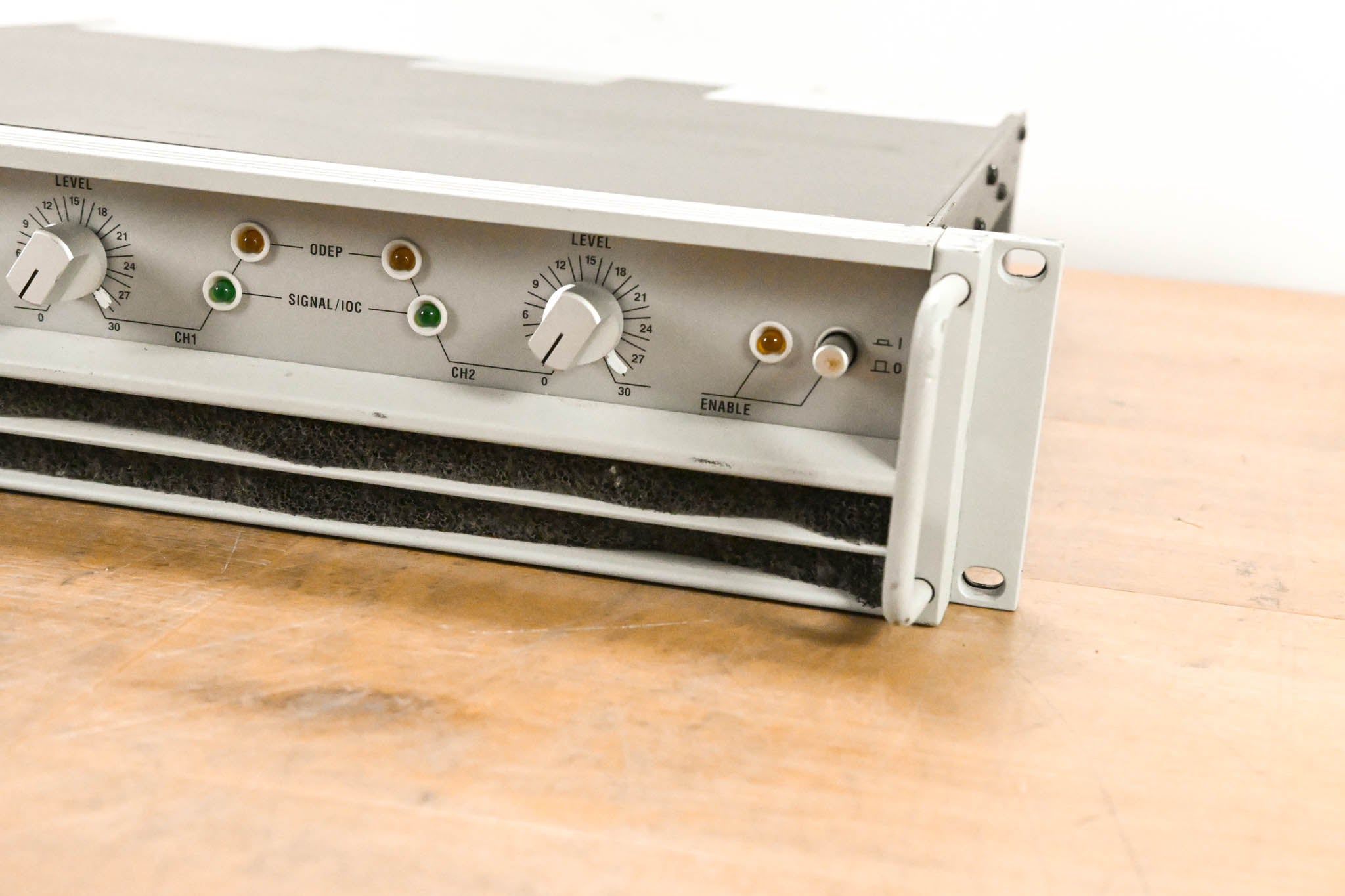 Crown Macro-Tech 2402 2-Channel Power Amplifier