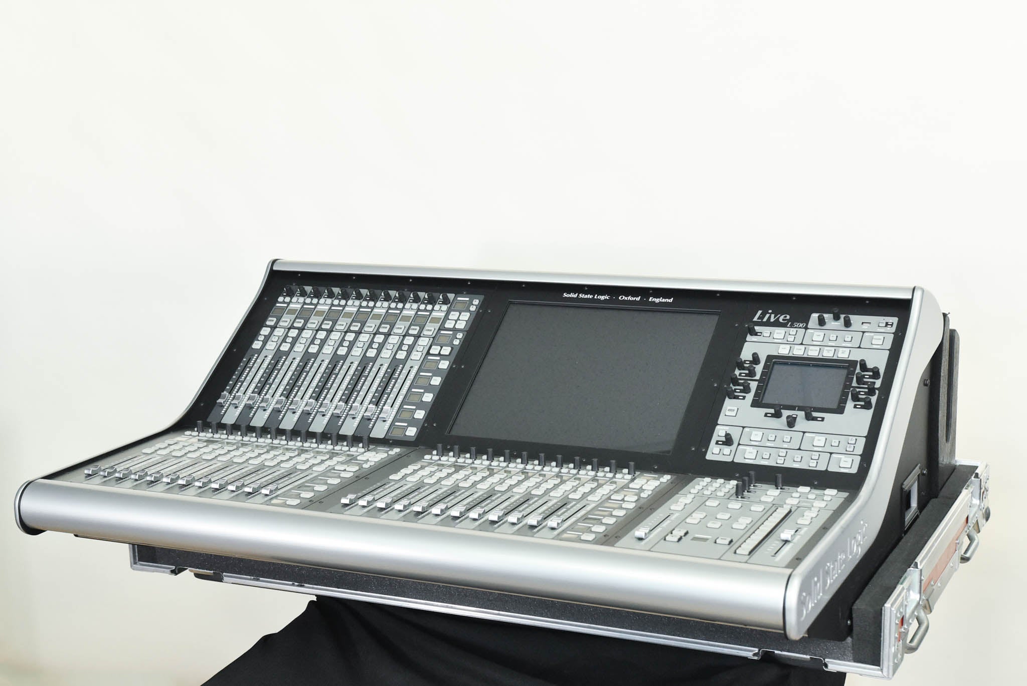 Solid State Logic L500 Digital Mixing Console with D32.32 Stage Rack