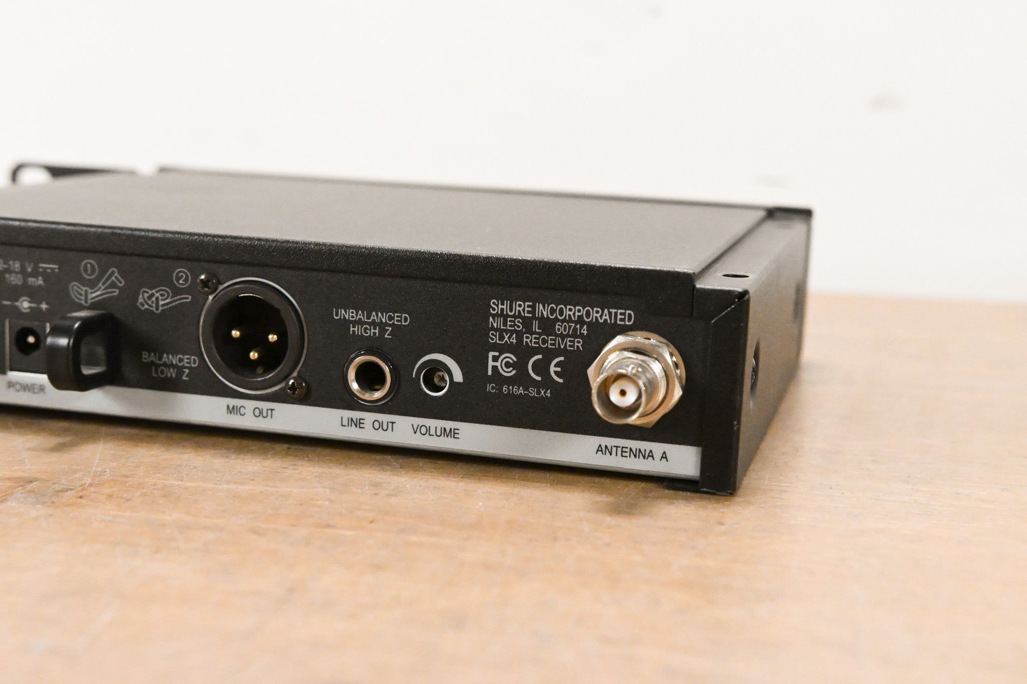 Shure SLX4 Wireless Receiver - L4 Band: 638-662 MHz (NO POWER SUPPLY)
