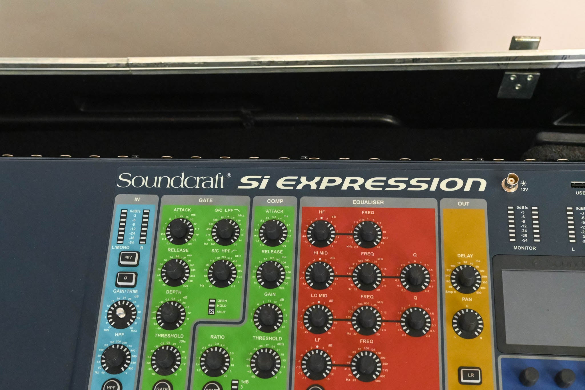 Soundcraft Si Expression 3 32-Channel Digital Mixer with SKB Case