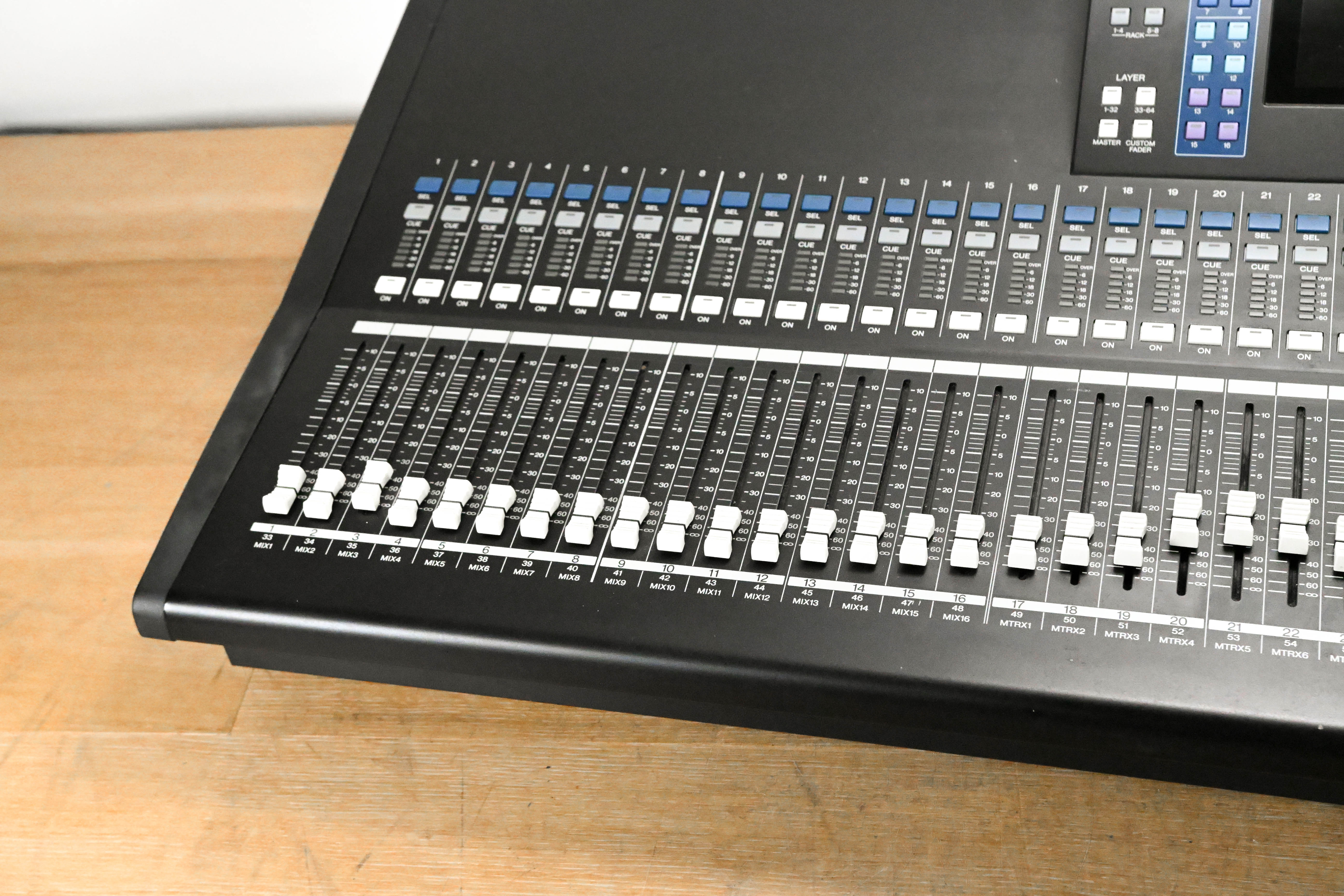 Yamaha LS9-32 32-Input Digital Mixing Console