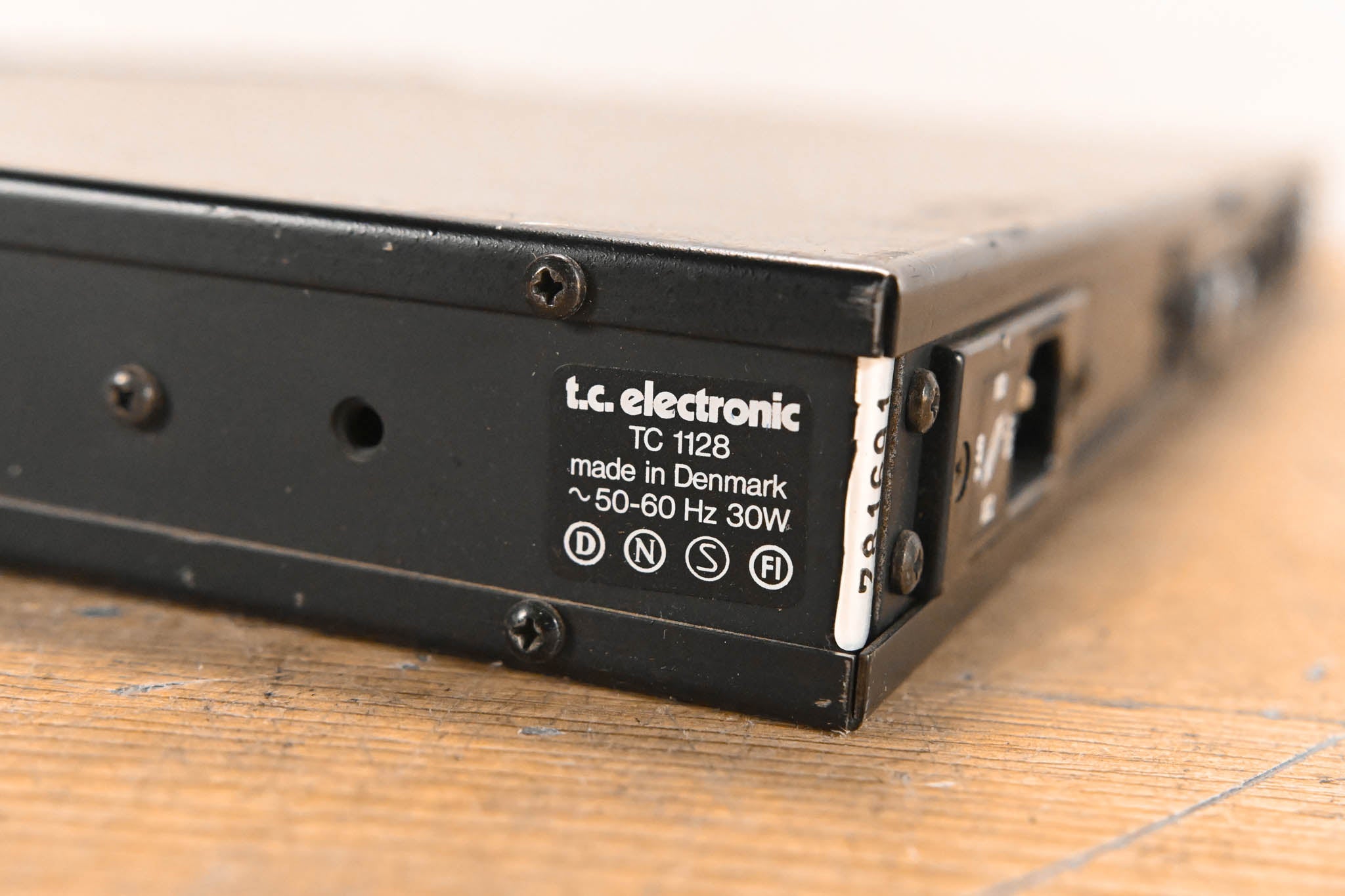 TC Electronic TC 1128 Programmable 28-Band Graphic EQ/Spectrum