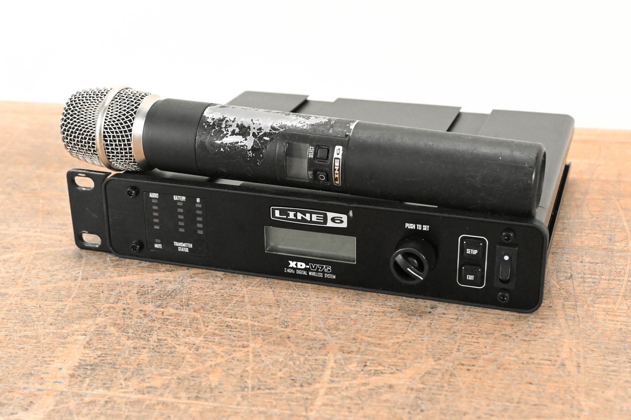 Line 6 XD-V75 2.4GHz Digital Wireless Handheld Microphone System