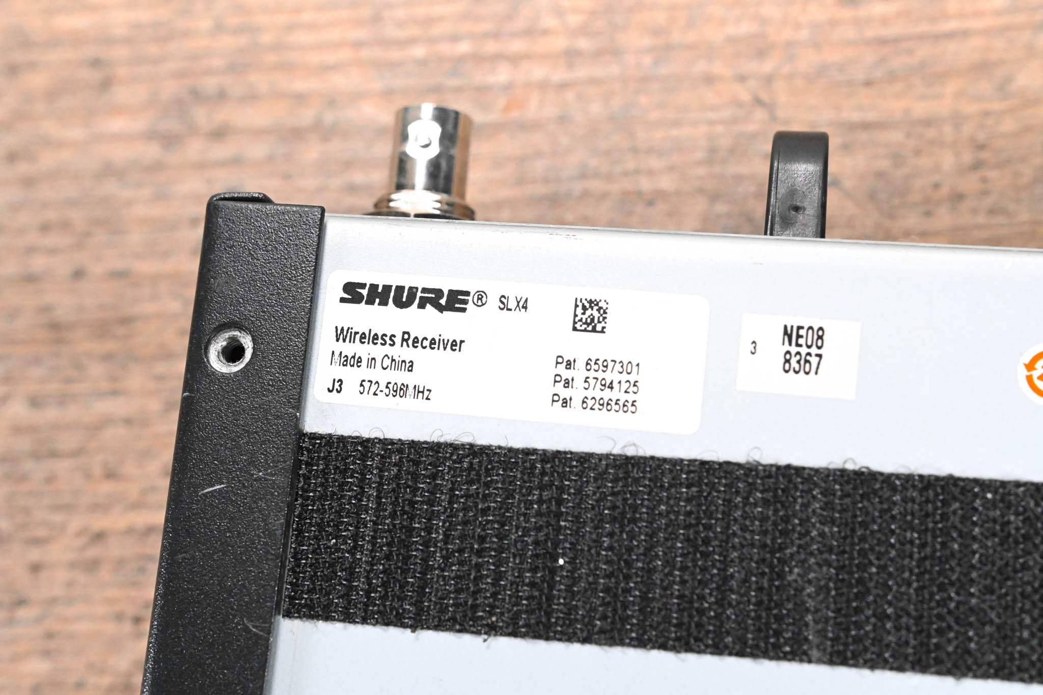 Shure SLX4 Wireless Receiver - J3 Band: 572-596 MHz (NO POWER SUPPLY)