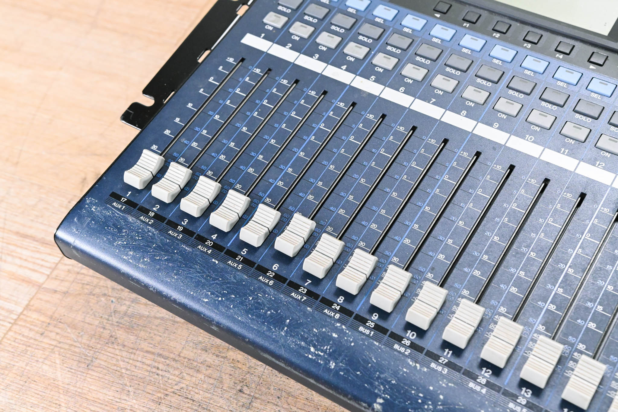 Yamaha 01V96 24-Bit/96k Digital Recording Mixer