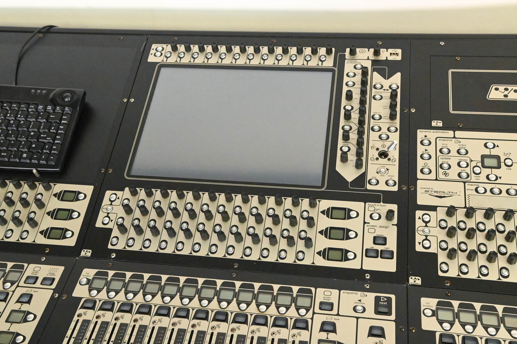 DiGiCo SD8 120-Channel Digital Mixing Console w/ Waves Card + ST Optical