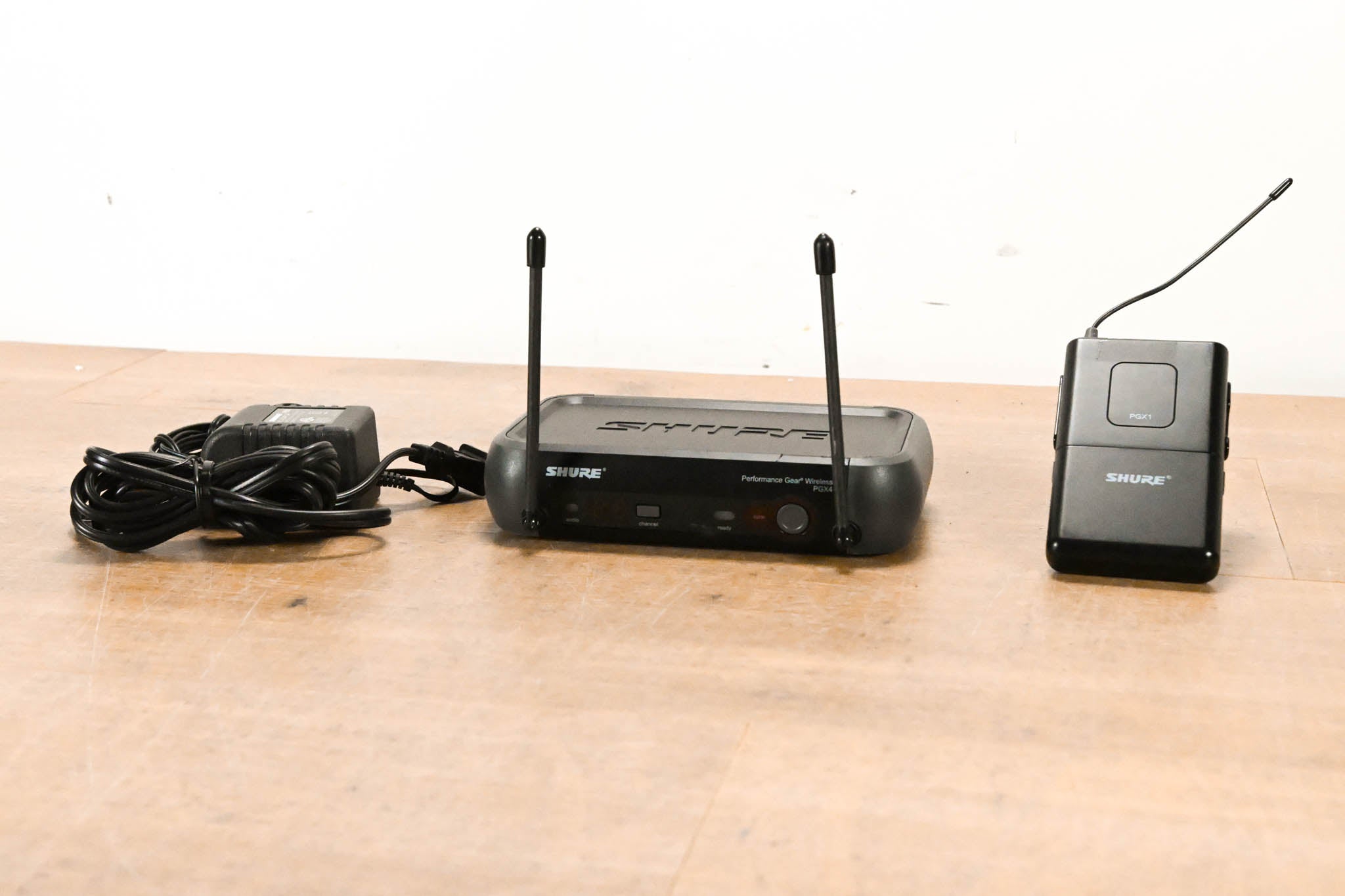 Shure PGX14 Wireless Beltpack System - J6 Band: 572-590 MHz