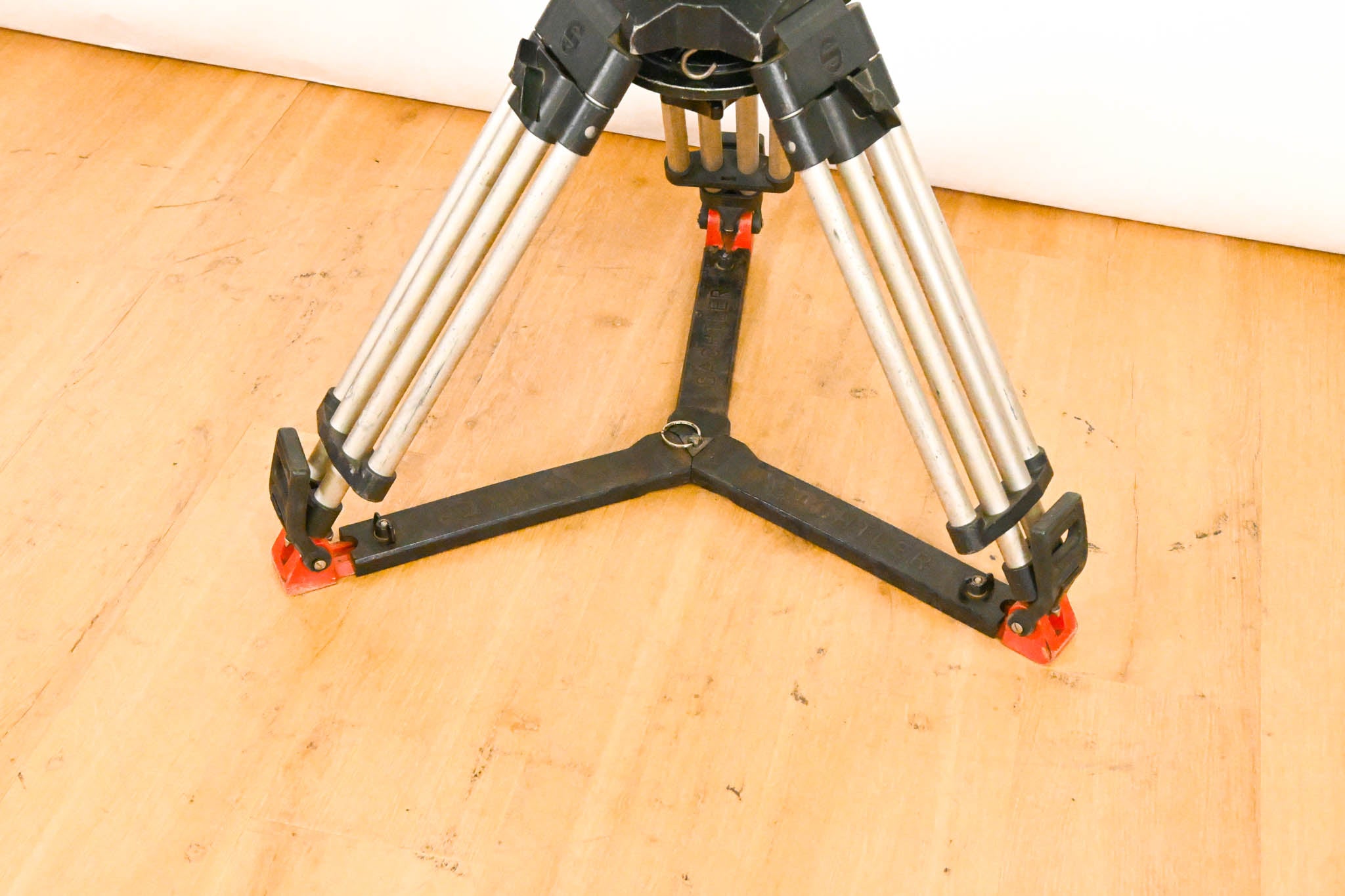 Sachtler 100mm Fluid Head w/ 5151 1-Stage Aluminum Tripod & Spreader