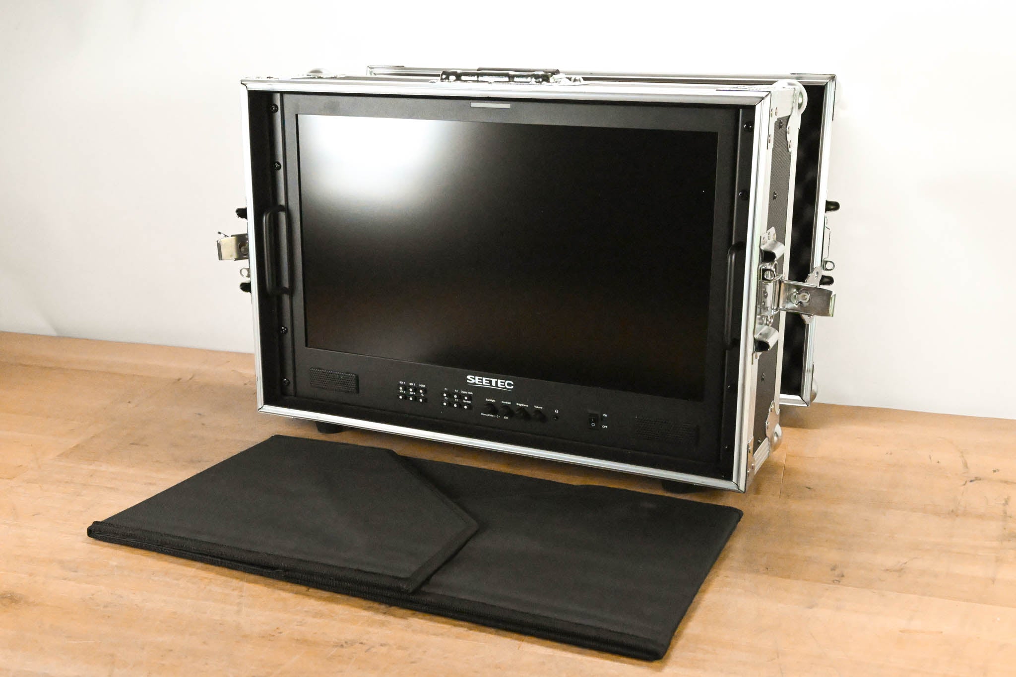 SEETEC ATEM215S-CO 21.5" 1920x1080 Carry On Director Monitor (NO PSU)