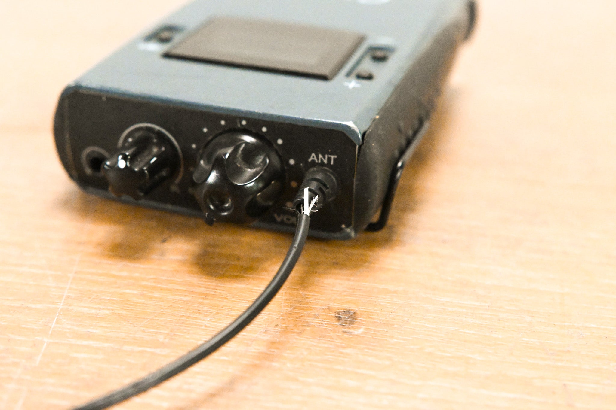 Carvin EM900 Wireless IEM System with EM901 Bodypack - 518-542 MHz