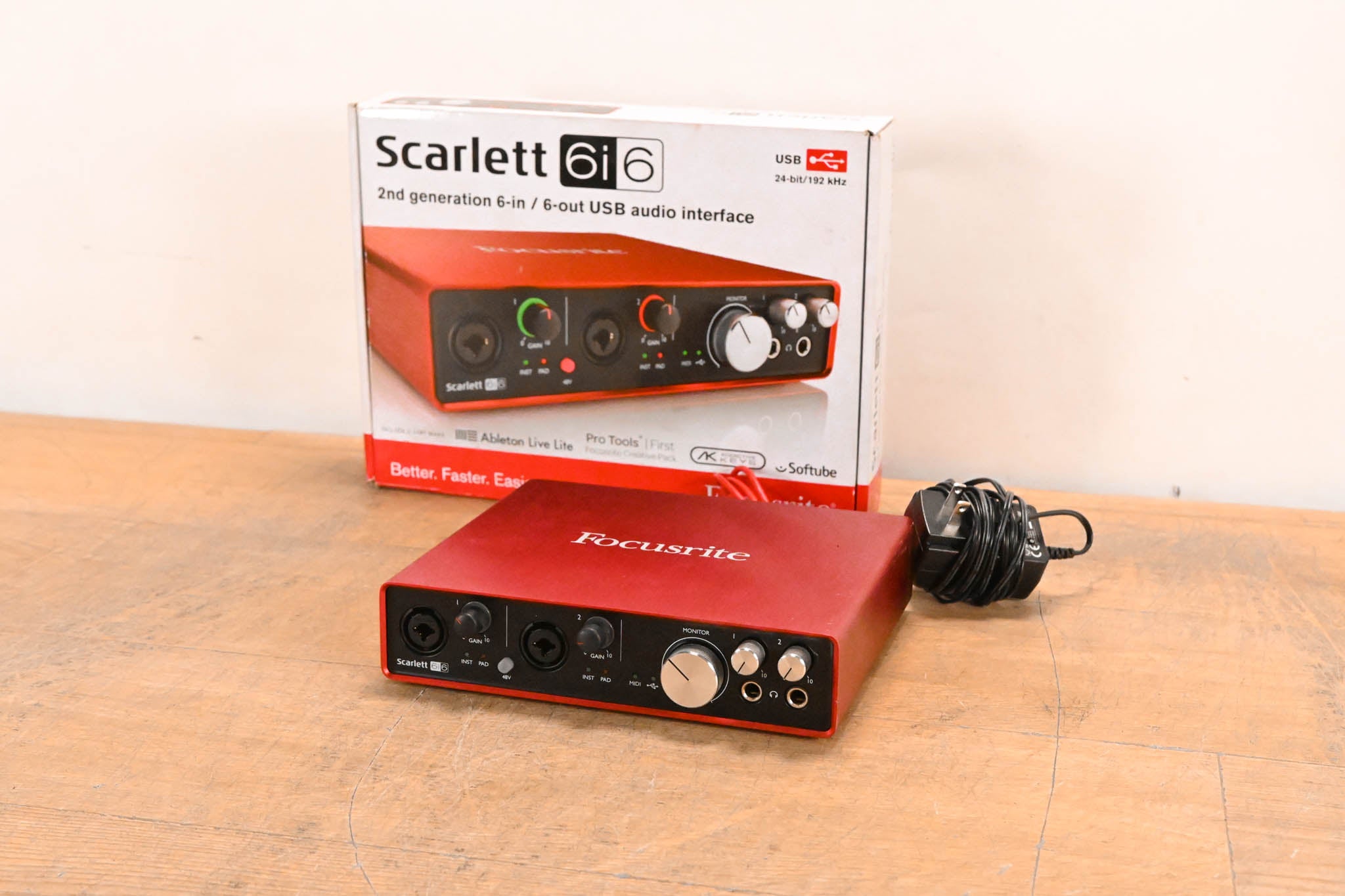Focusrite Scarlett 6i6 2nd Gen USB Audio Interface