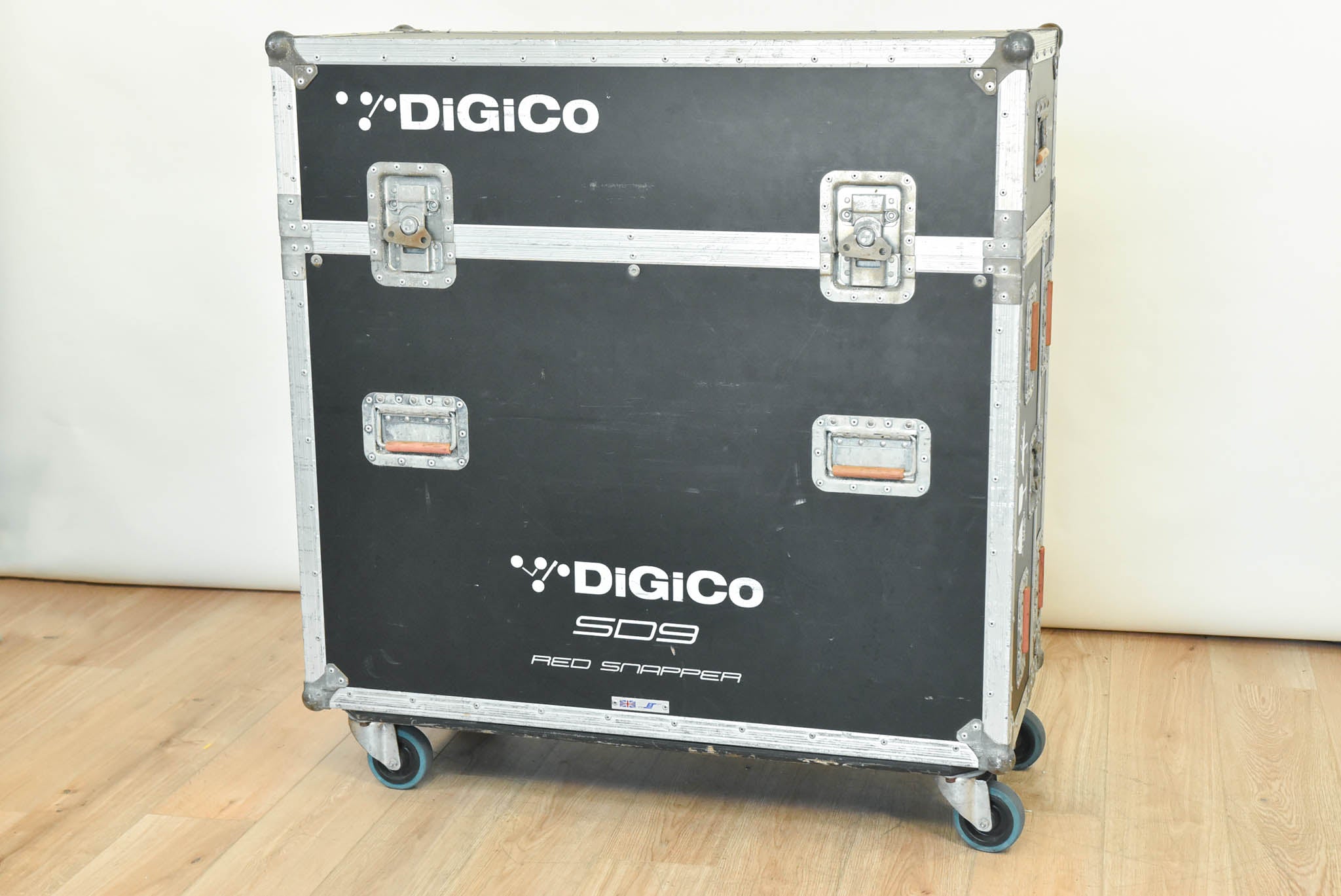 DiGiCo SD9 Digital Mixing Console with Road Case