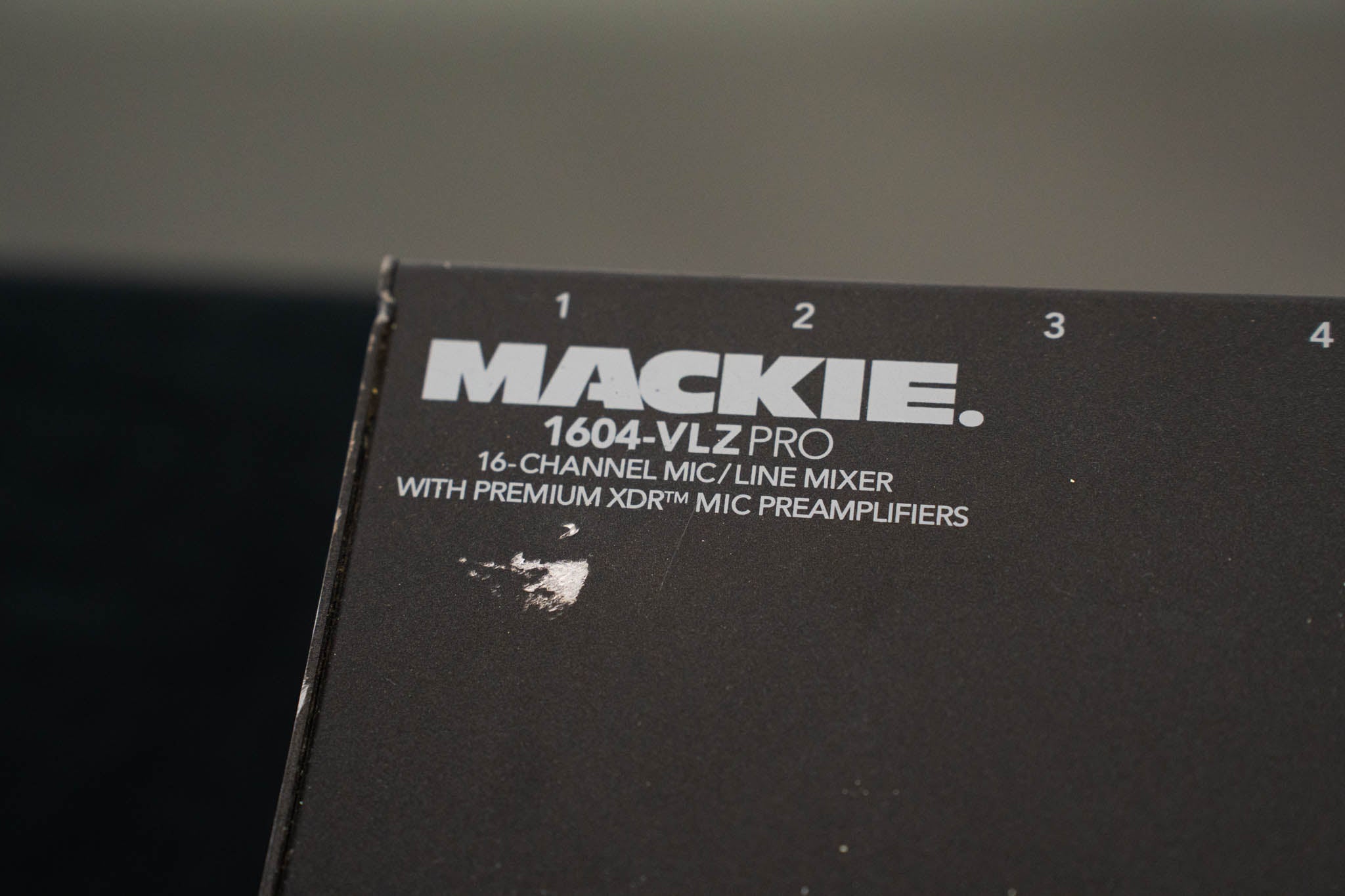 Mackie 1604-VLZ Pro 16-Channel Analog Mic/Line Mixer