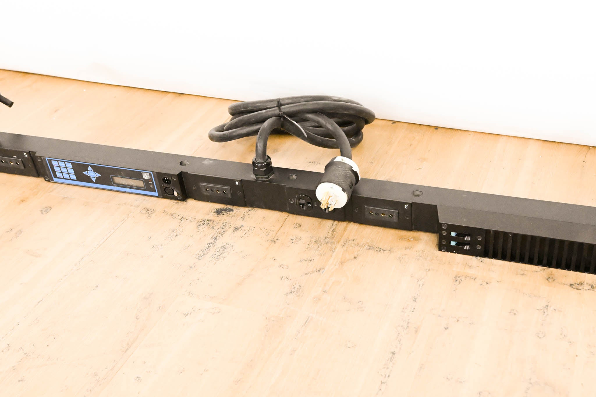 ETC SB6-10M 6 x 10A (1200W) SmartBar with Stage Pin Connectors