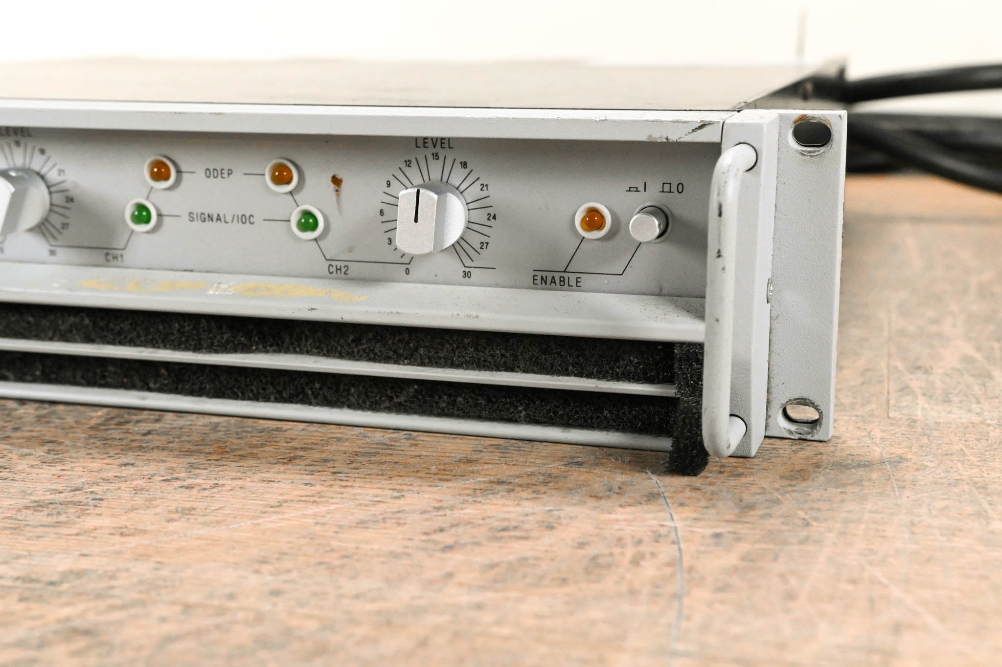 Crown Macro-Tech 2400 2-Channel Power Amplifier