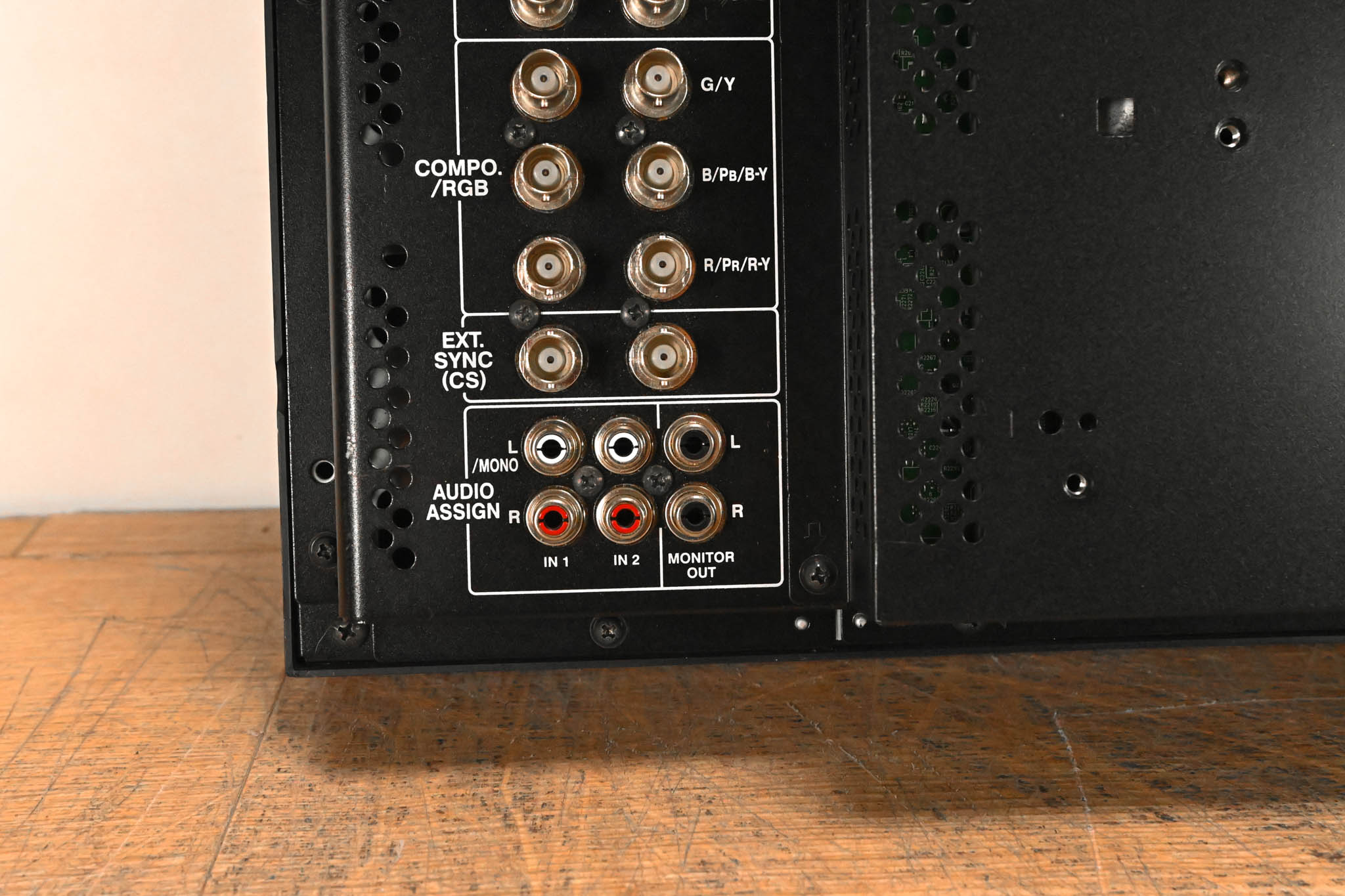JVC DT-V20L1 20-inch HD Multi-Format Studio Monitor